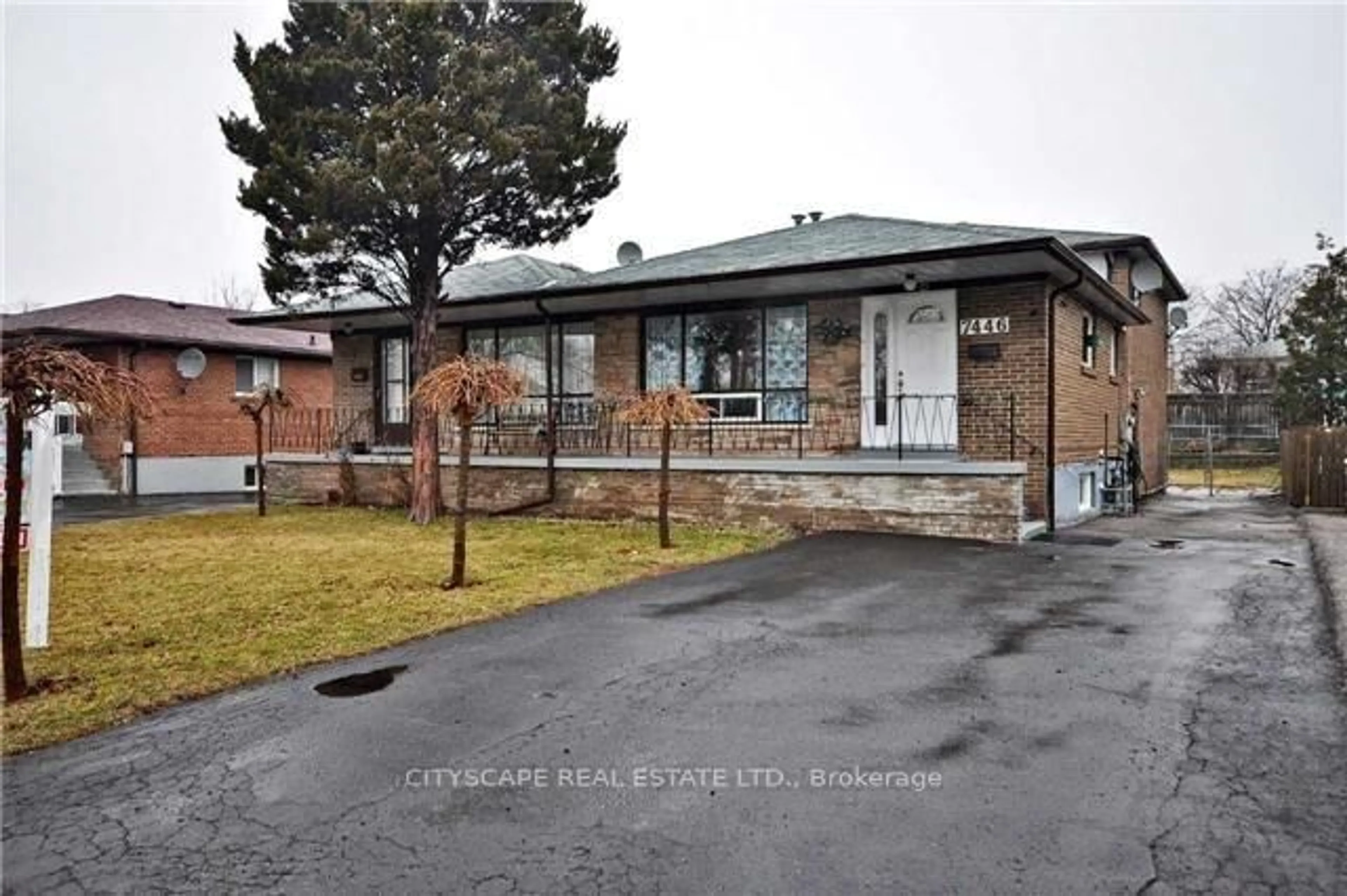 Home with brick exterior material, street for 7446 Homeside Gdns, Mississauga Ontario L4T 2A7