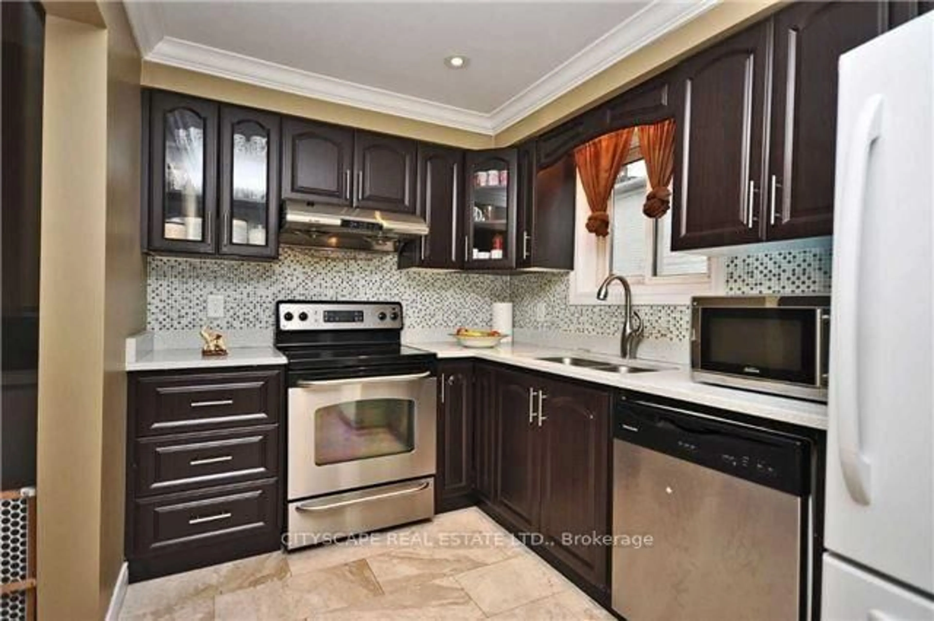 Unknown for 7446 Homeside Gdns, Mississauga Ontario L4T 2A7