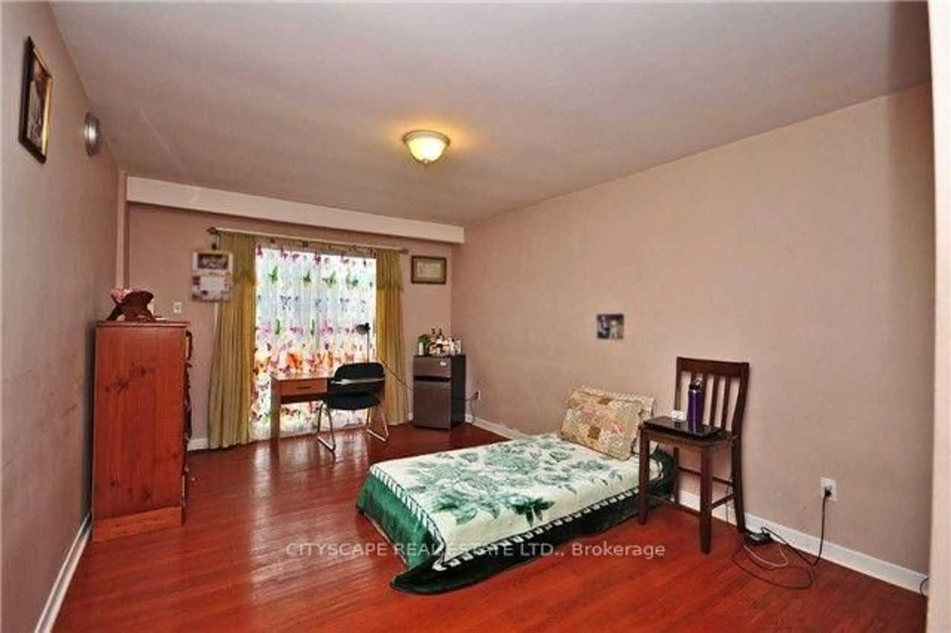 A pic of a room for 7446 Homeside Gdns, Mississauga Ontario L4T 2A7