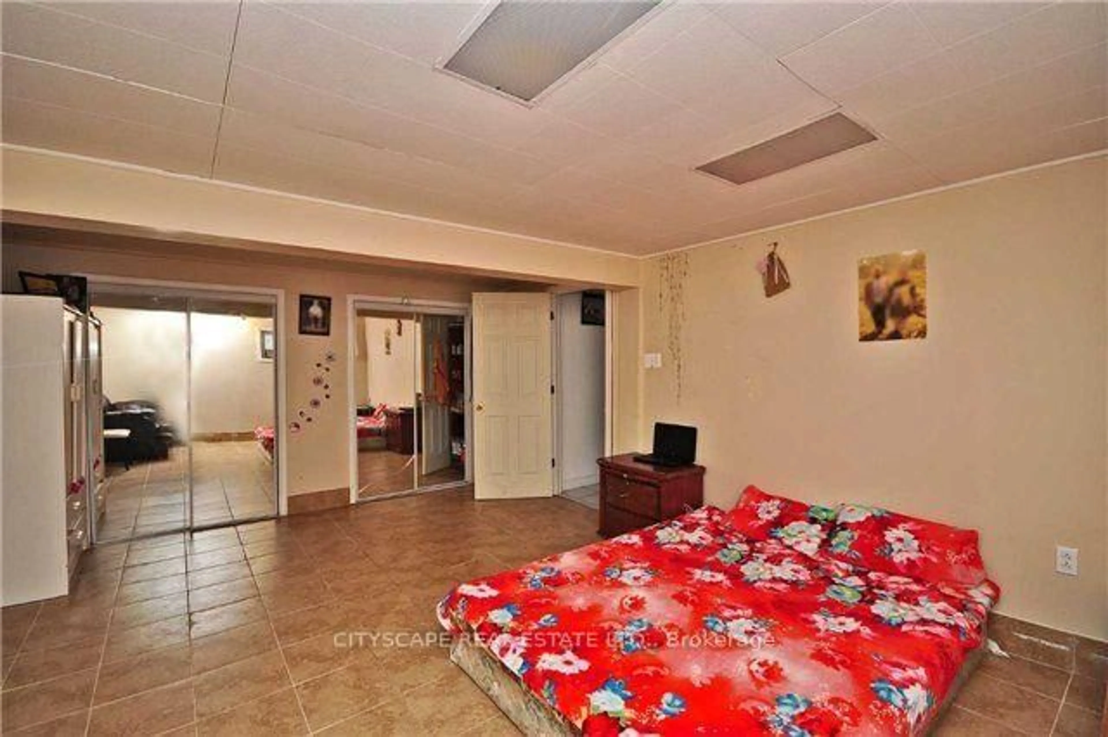 A pic of a room for 7446 Homeside Gdns, Mississauga Ontario L4T 2A7