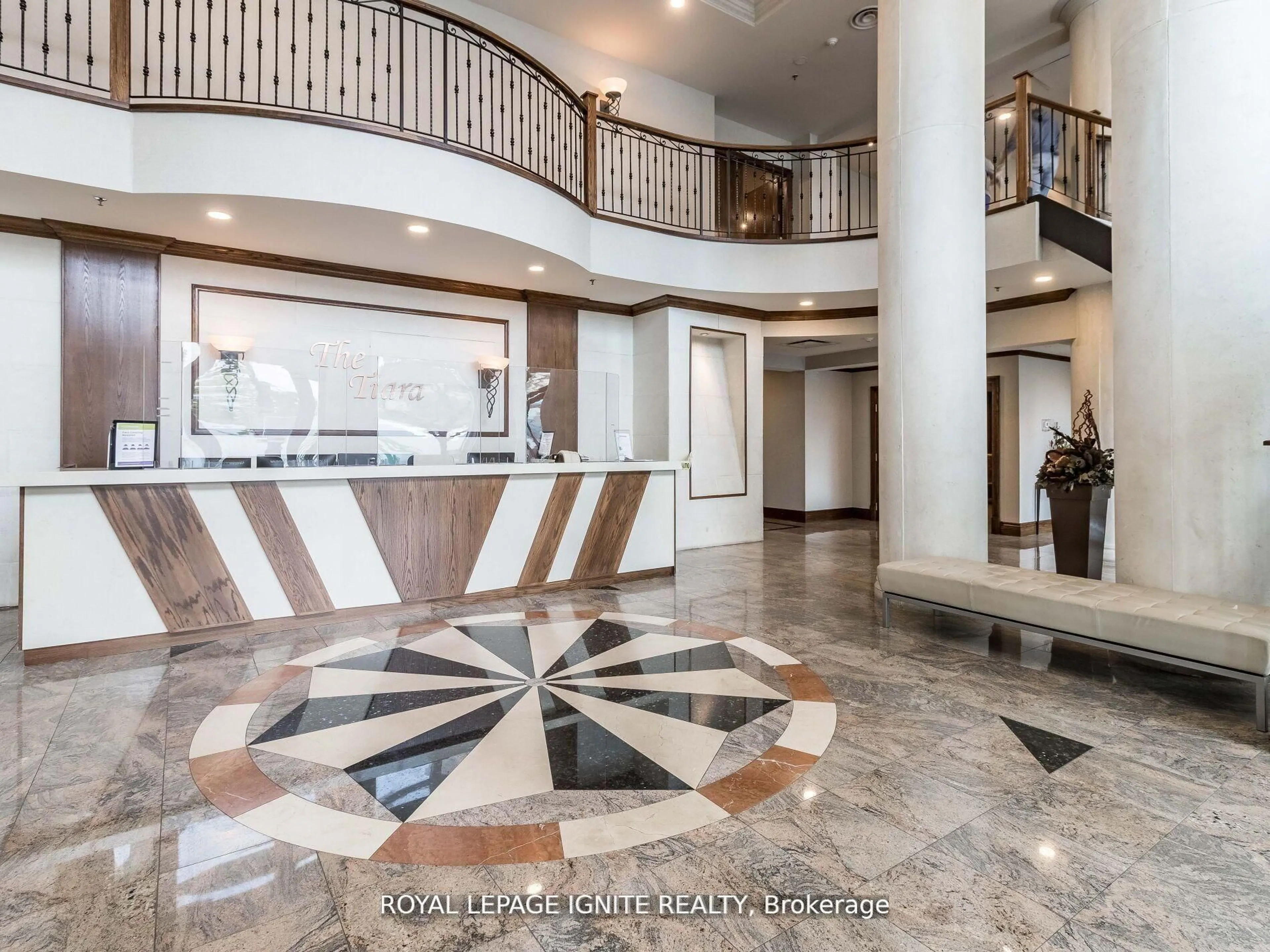 Indoor foyer for 156 Enfield Pl #1711, Mississauga Ontario L5B 4L8