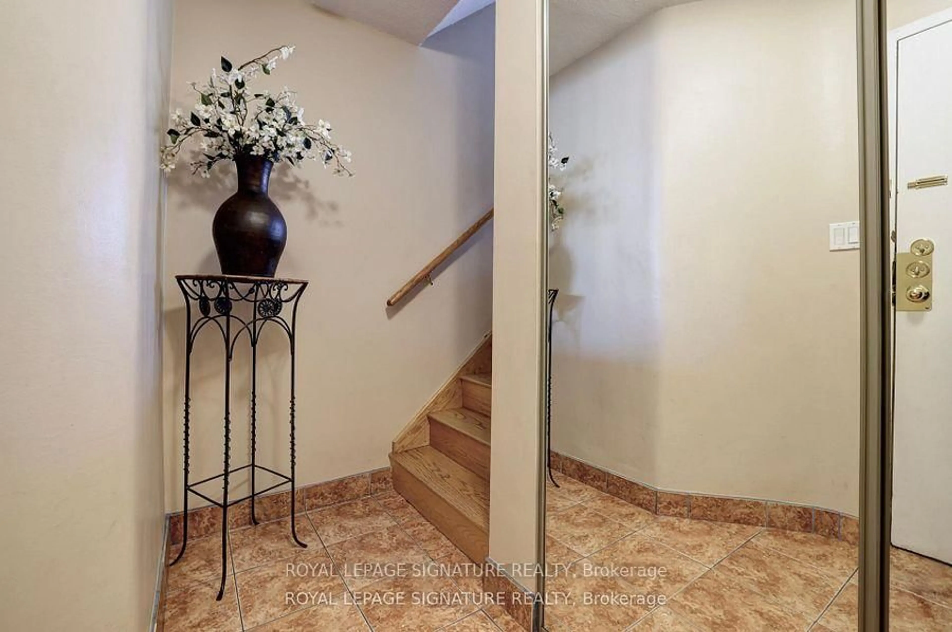 Indoor foyer for 11 Wincott Dr #201, Toronto Ontario M9R 2R9