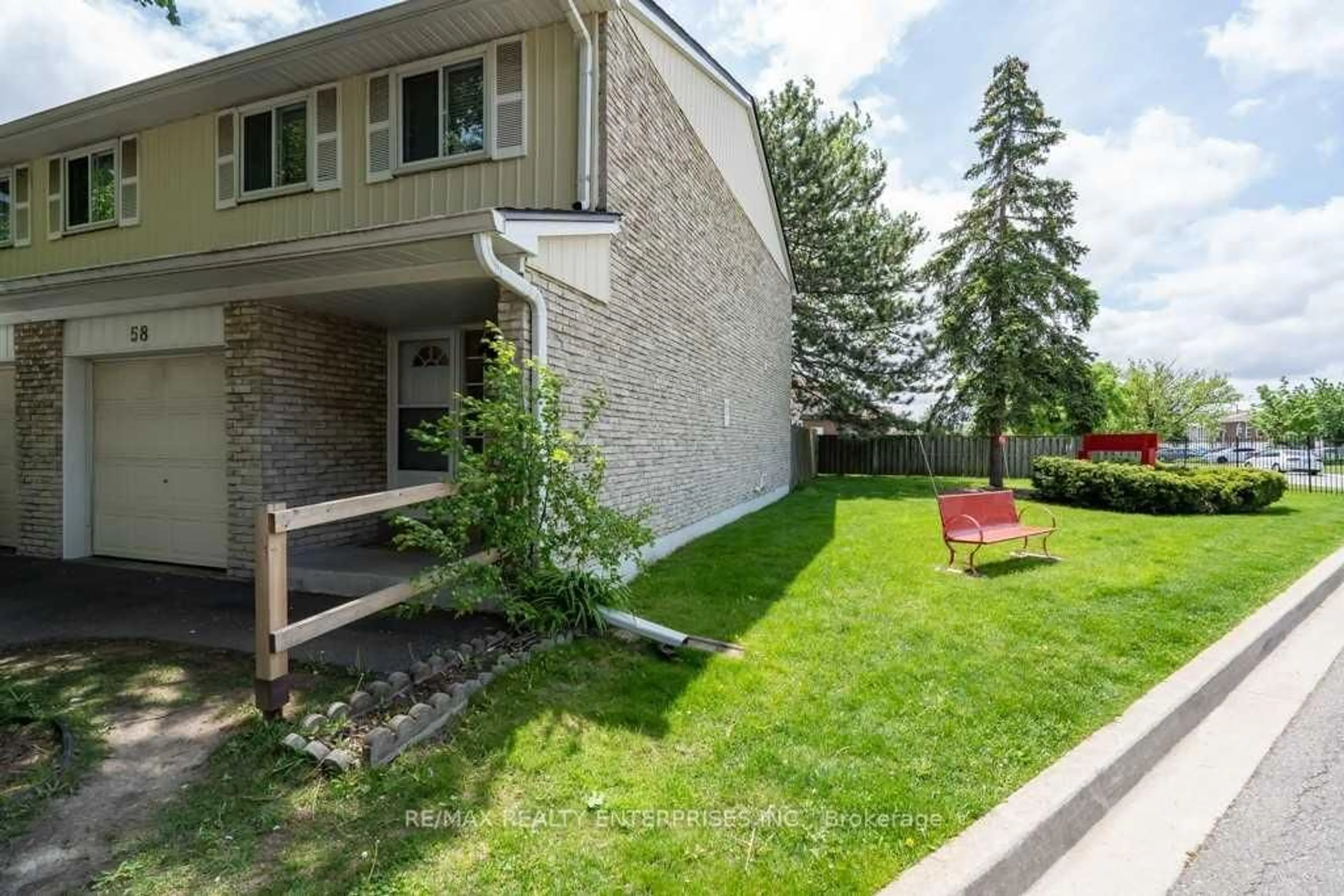 Patio, street for 830 Stainton Dr #58, Mississauga Ontario L5C 2Z3