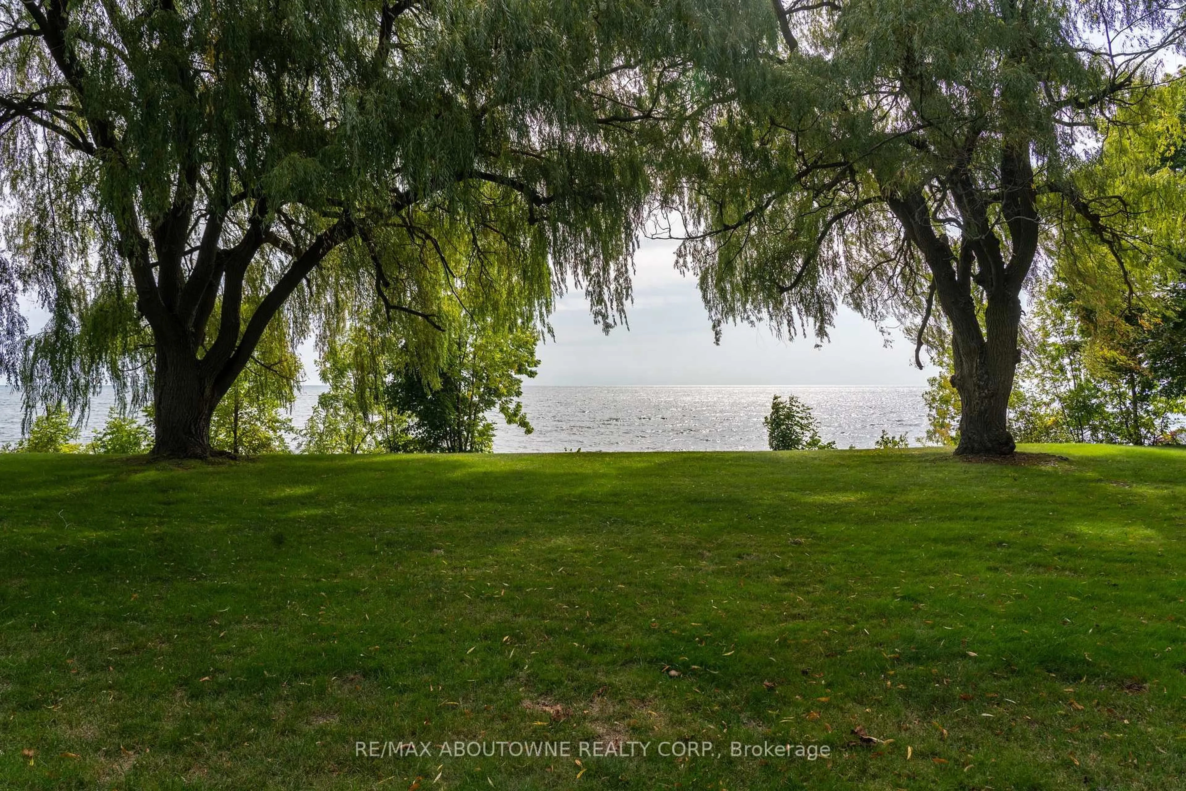 Blurry image for 20 Arkendo Dr, Oakville Ontario L6J 5T9