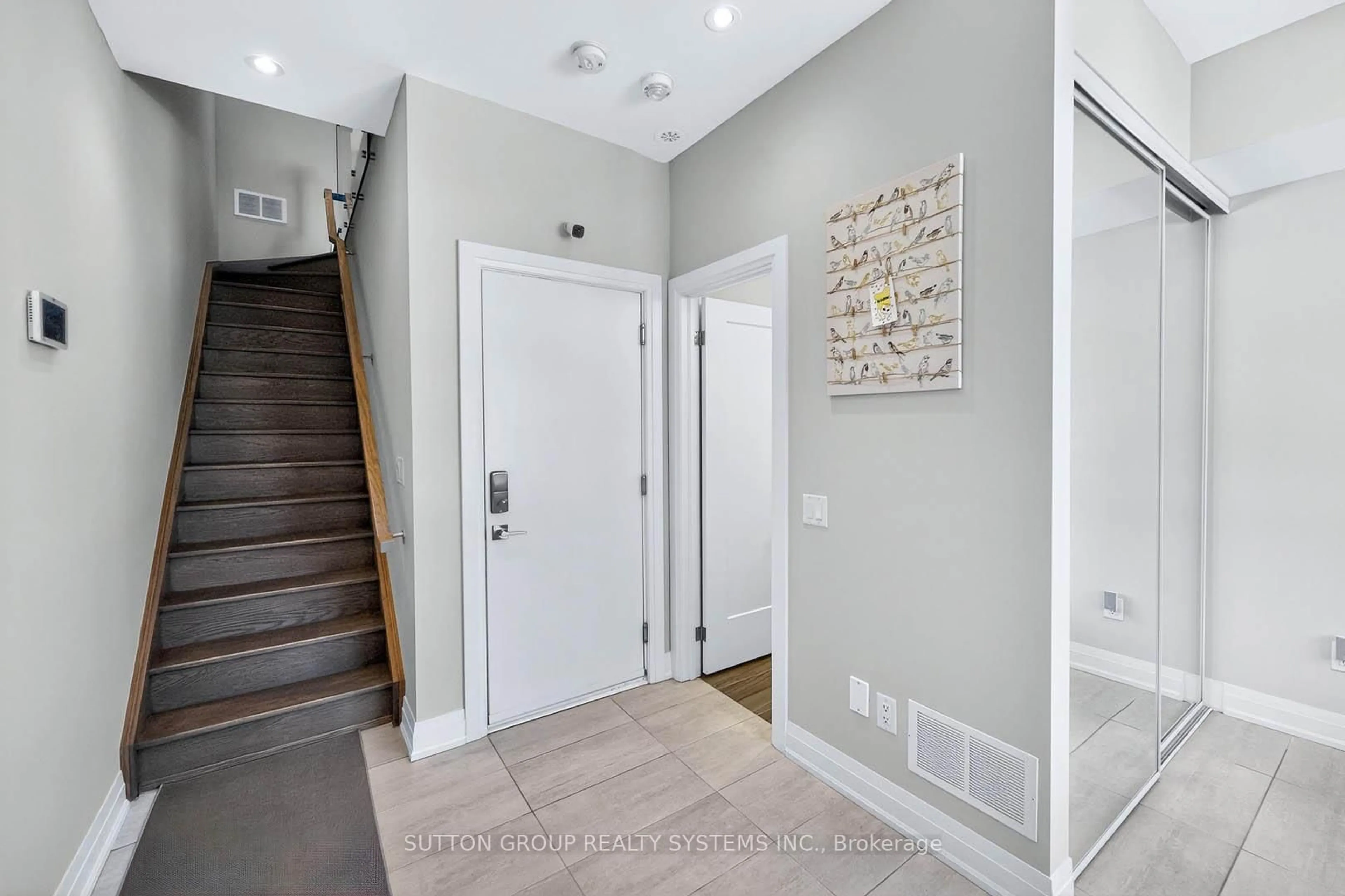 Indoor entryway for 1126A Islington Ave, Toronto Ontario M8Z 0G6