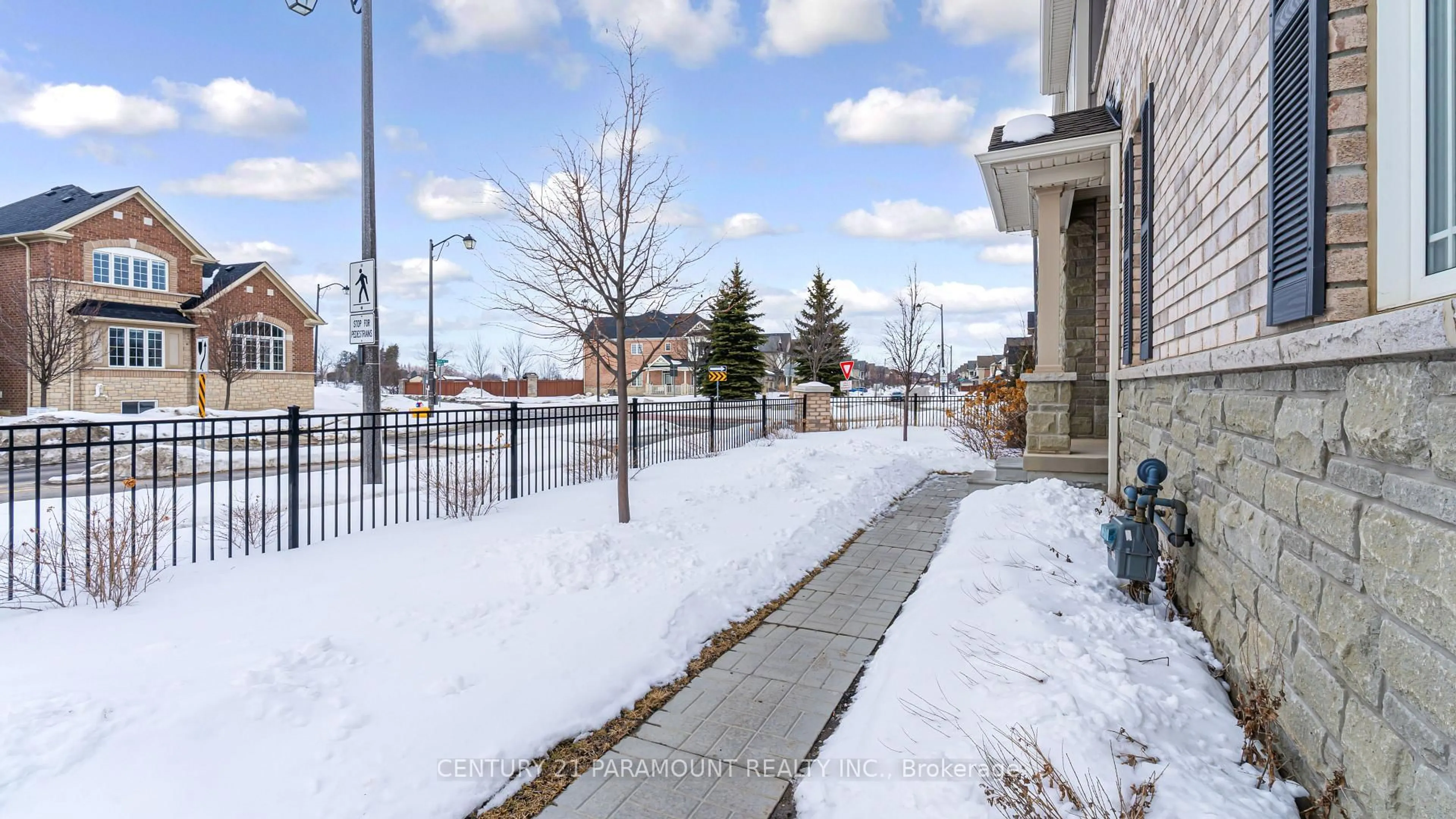 Patio, street for 1 Dawn Lane, Caledon Ontario L7C 4H2