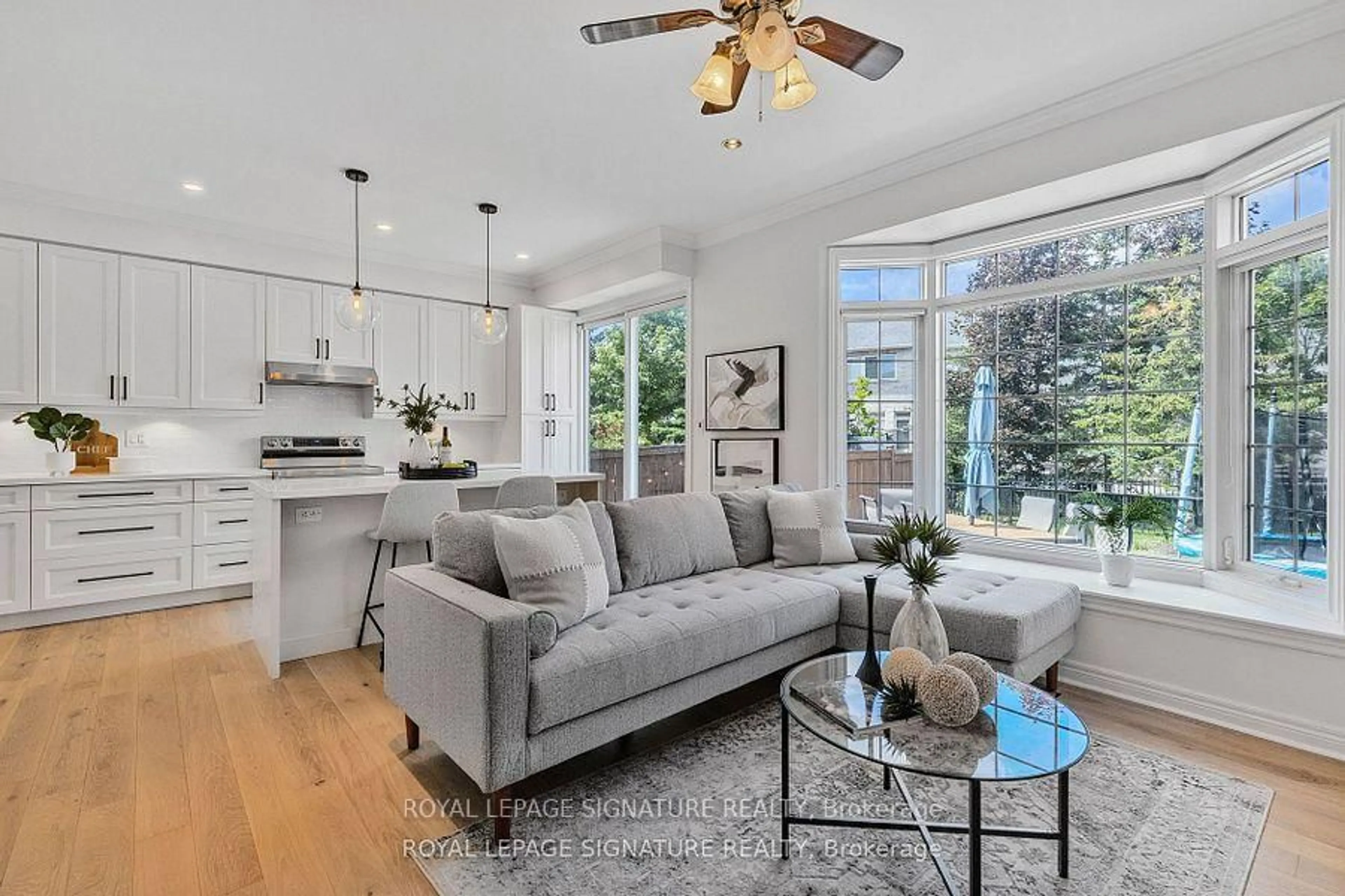 Living room with furniture, unknown for 2295 Rochester Circ #25, Oakville Ontario L6M 5C9