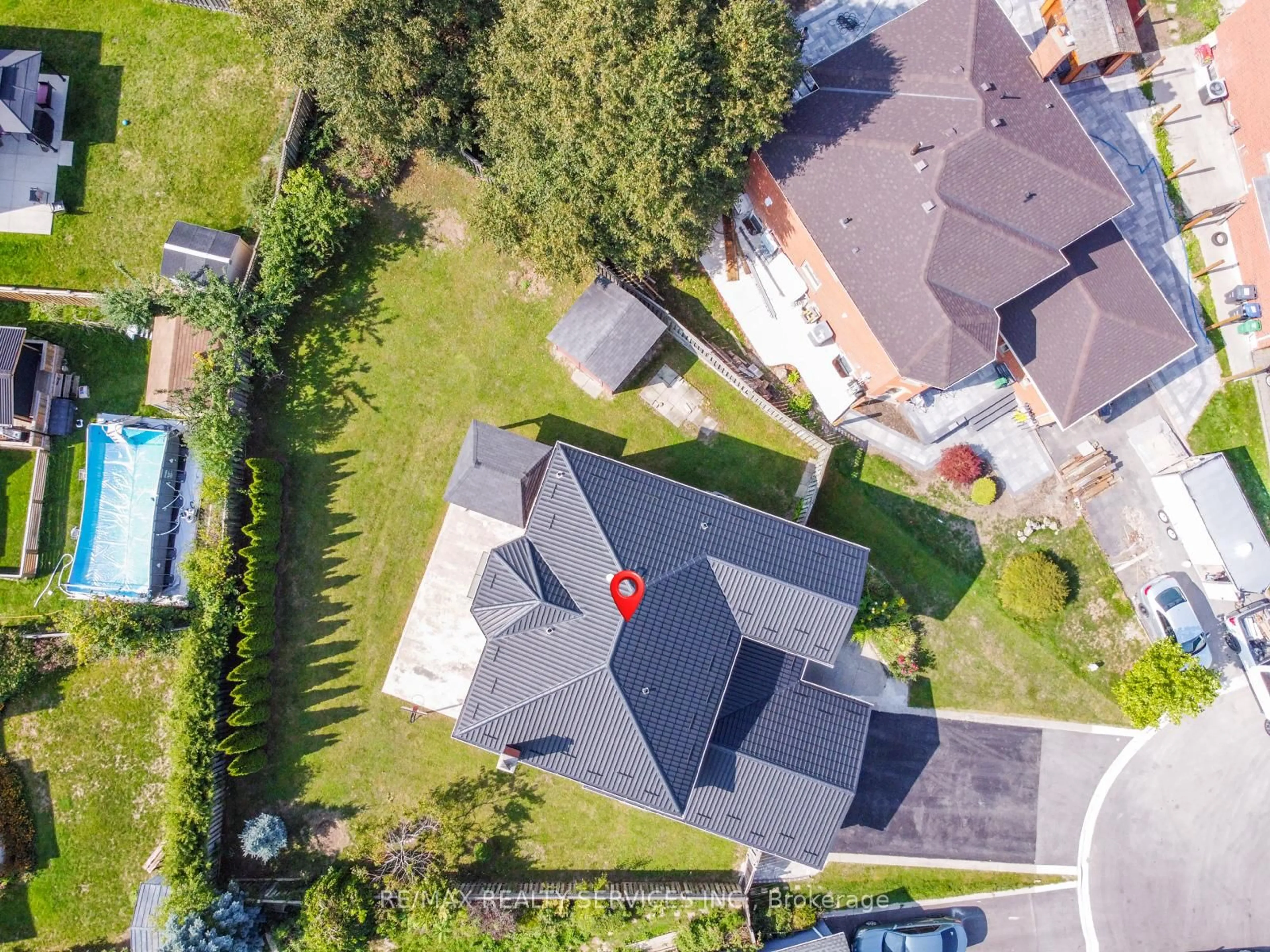 A pic from outside/outdoor area/front of a property/back of a property/a pic from drone, street for 10 St Mark Pl, Brampton Ontario L6X 3W5