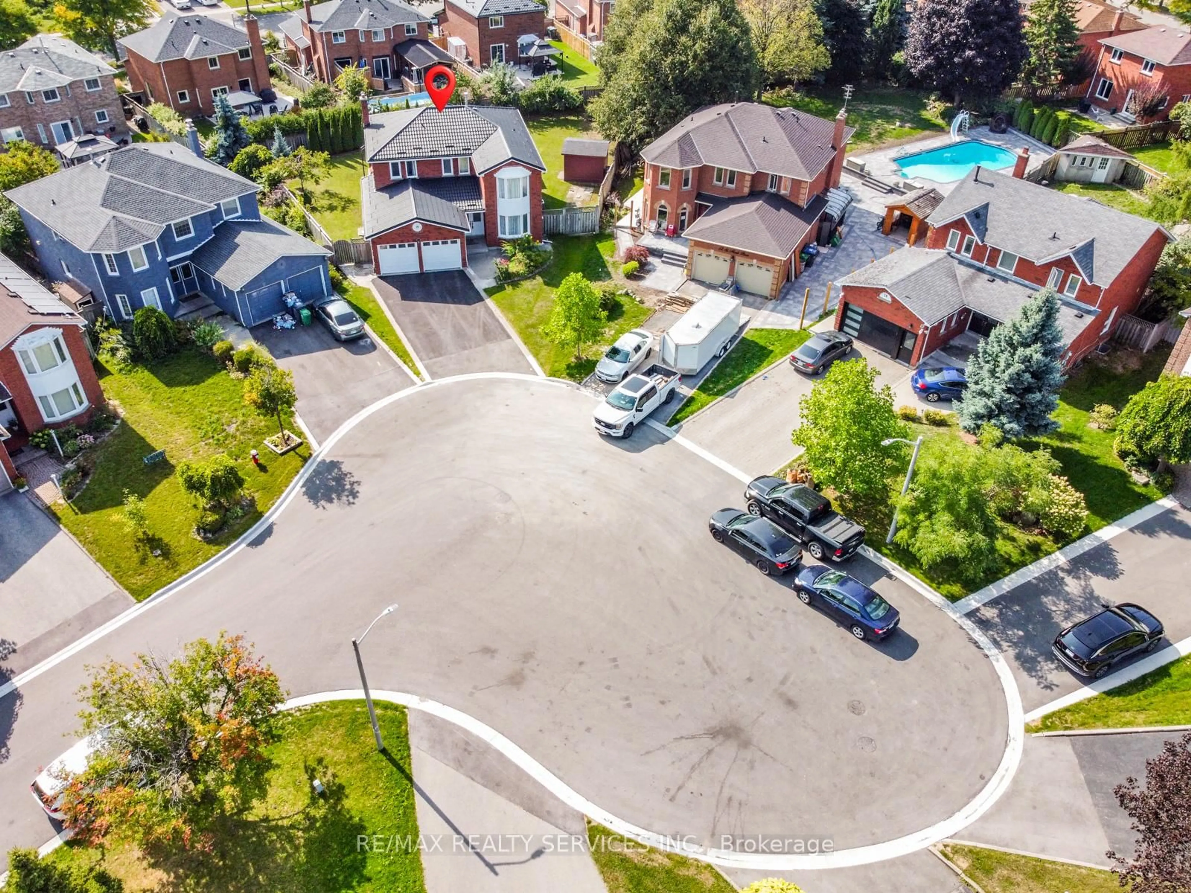 A pic from outside/outdoor area/front of a property/back of a property/a pic from drone, street for 10 St Mark Pl, Brampton Ontario L6X 3W5