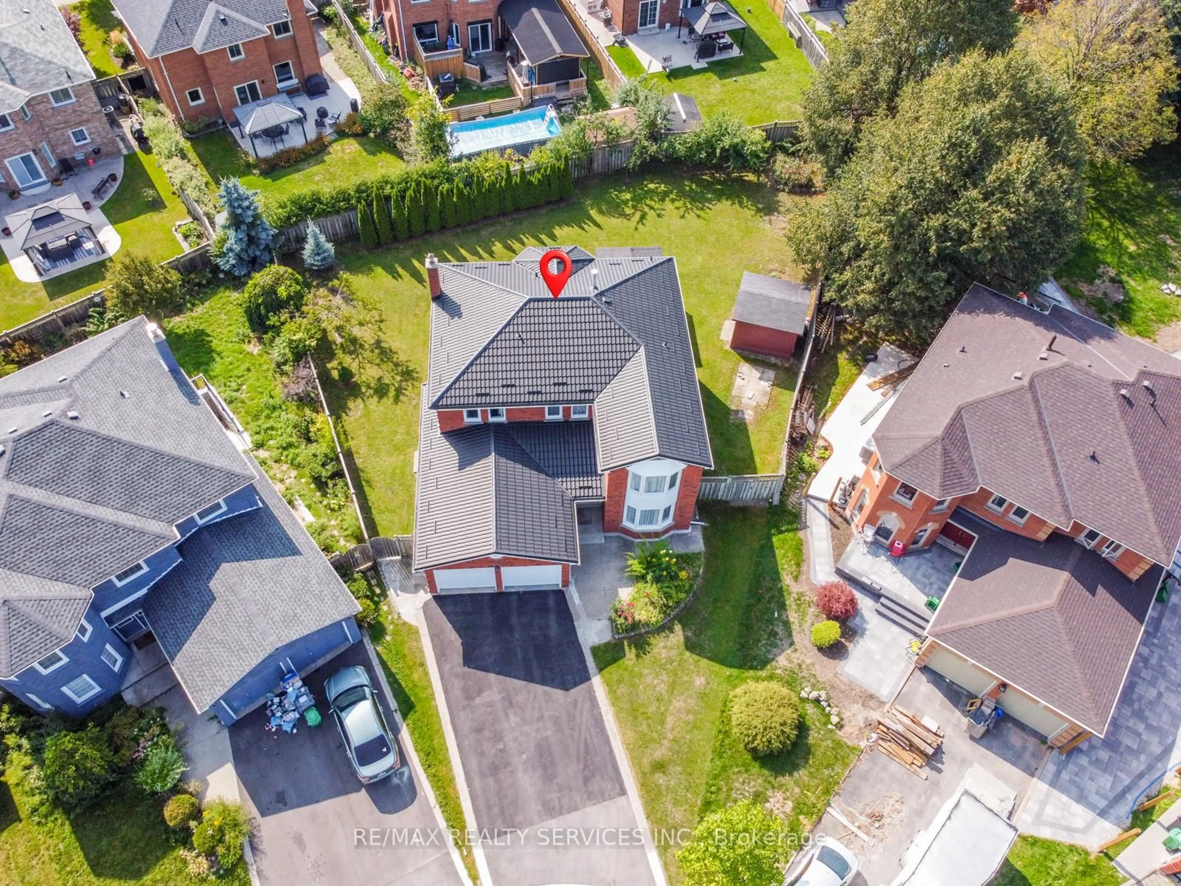 A pic from outside/outdoor area/front of a property/back of a property/a pic from drone, street for 10 St Mark Pl, Brampton Ontario L6X 3W5