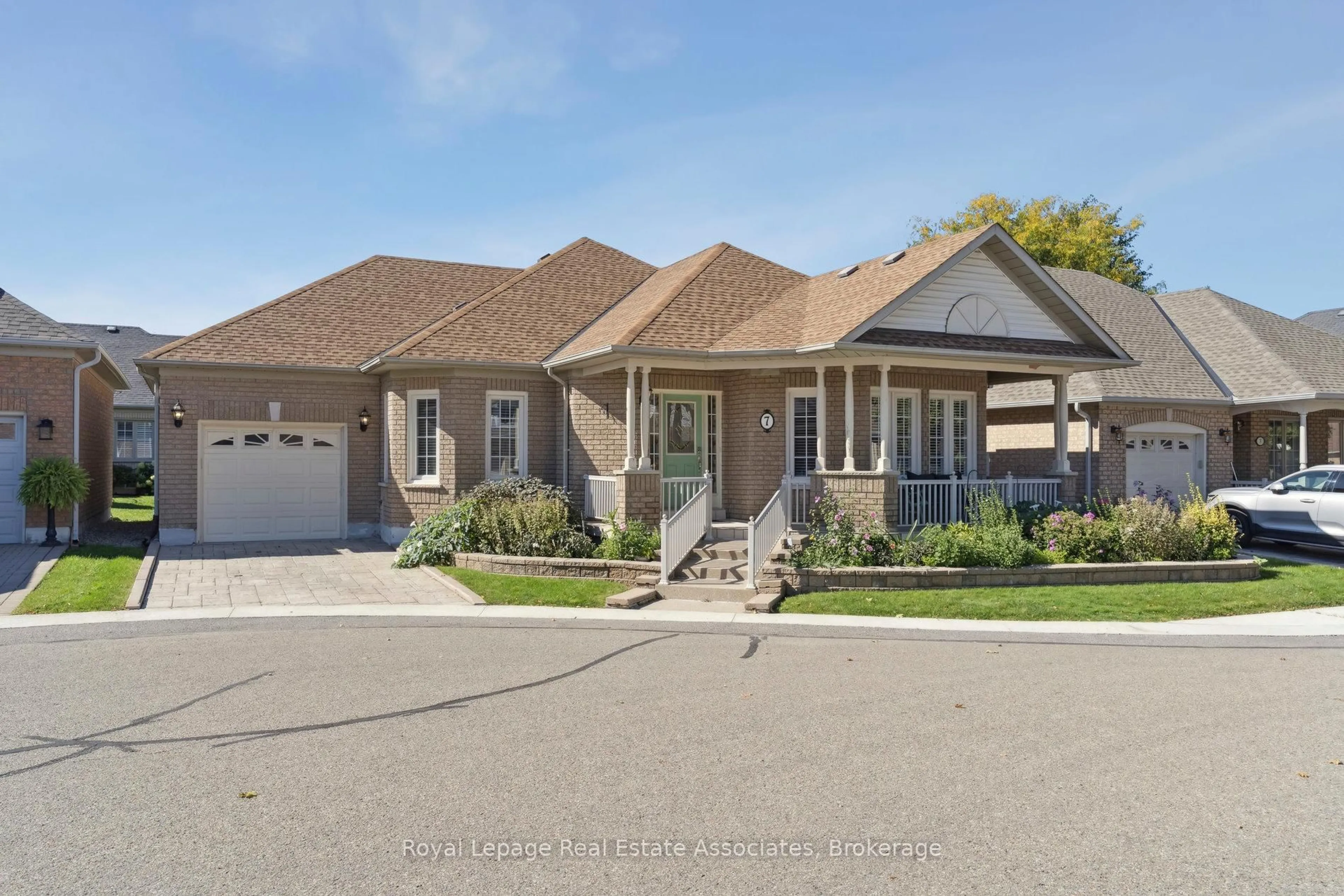 Home with brick exterior material, street for 7 Powder Mill Crt, Brampton Ontario L6R 1W5