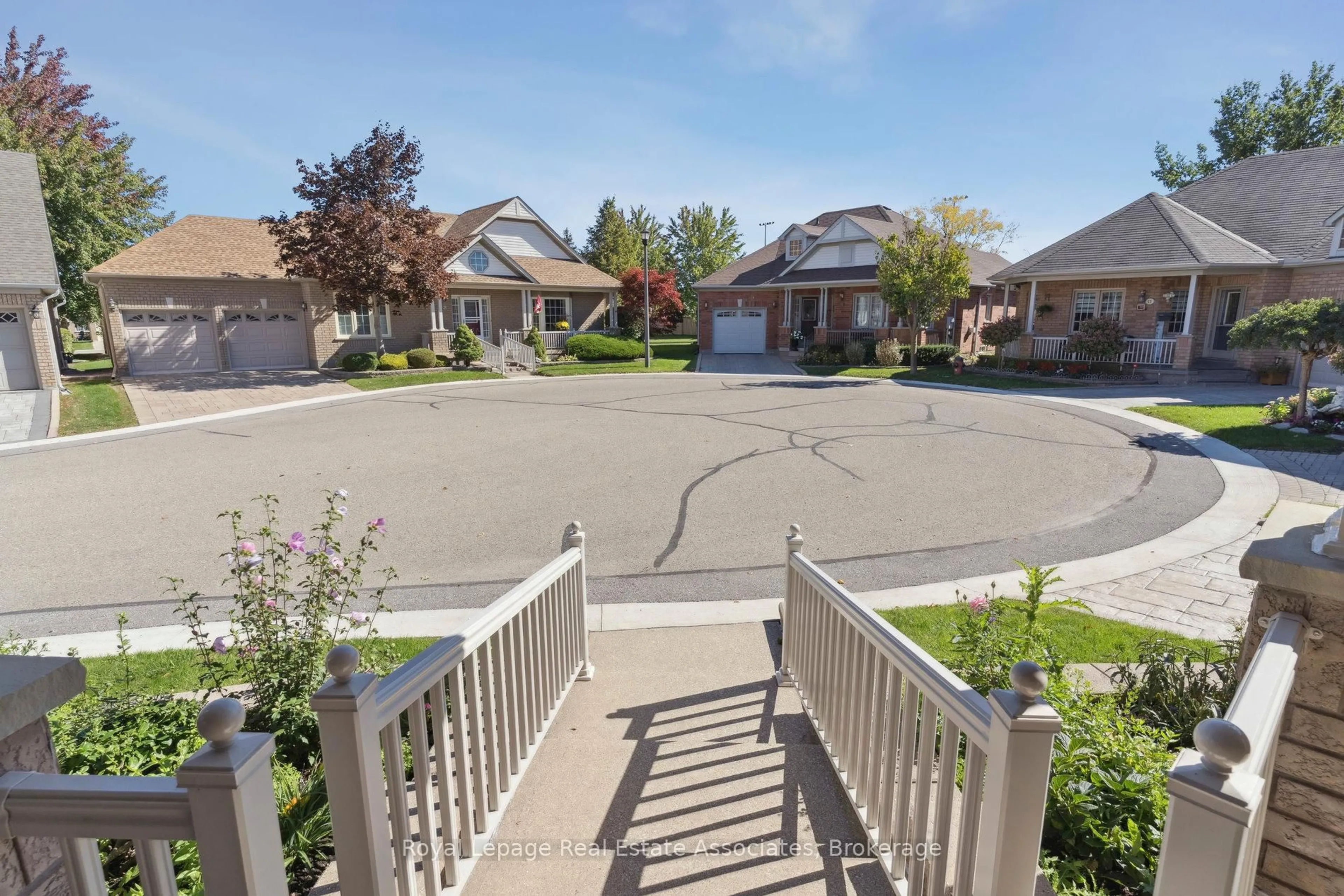 A pic from outside/outdoor area/front of a property/back of a property/a pic from drone, street for 7 Powder Mill Crt, Brampton Ontario L6R 1W5