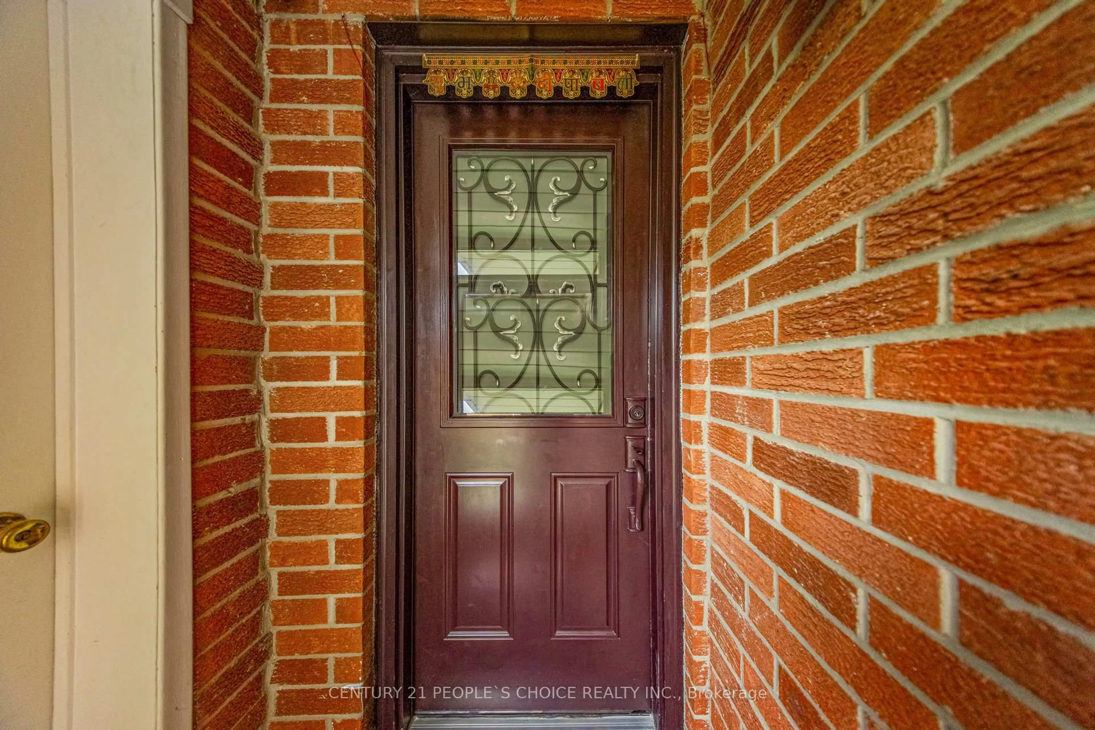 Indoor entryway for 31 Dorking Dr, Brampton Ontario L6Z 3T9