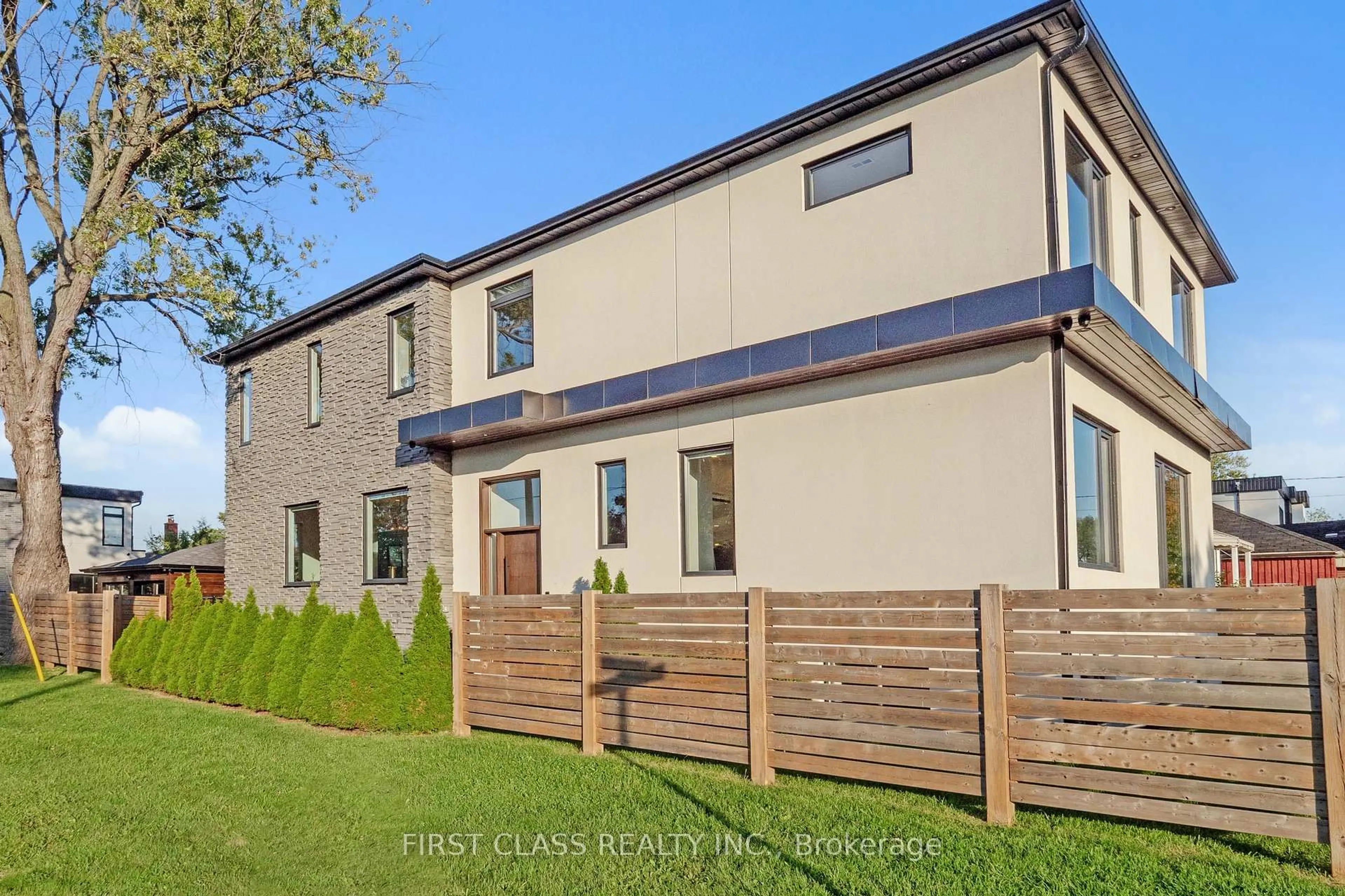 Home with brick exterior material, unknown for 1047 Meredith Ave, Mississauga Ontario L5E 2C6