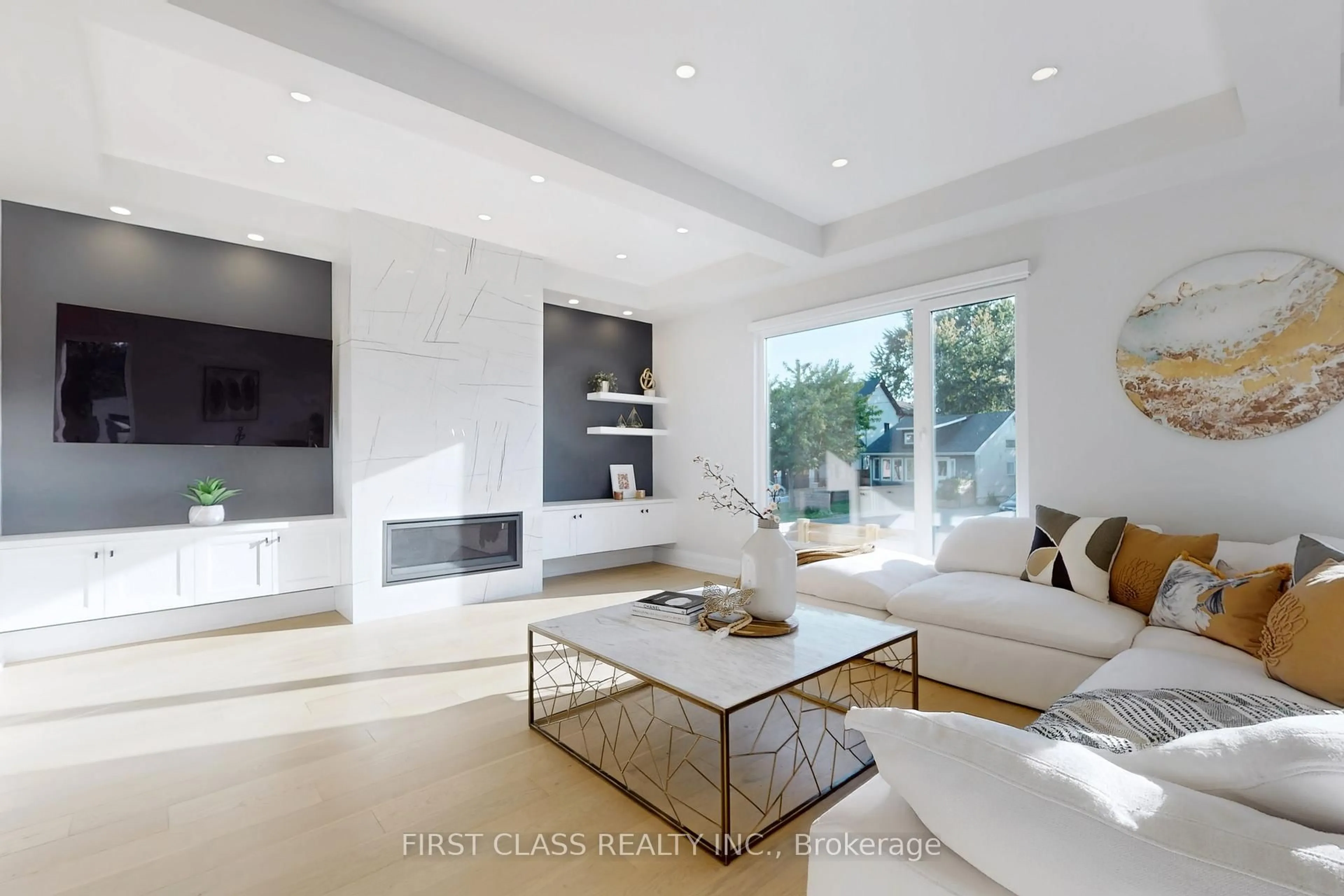 Living room with furniture, unknown for 1047 Meredith Ave, Mississauga Ontario L5E 2C6