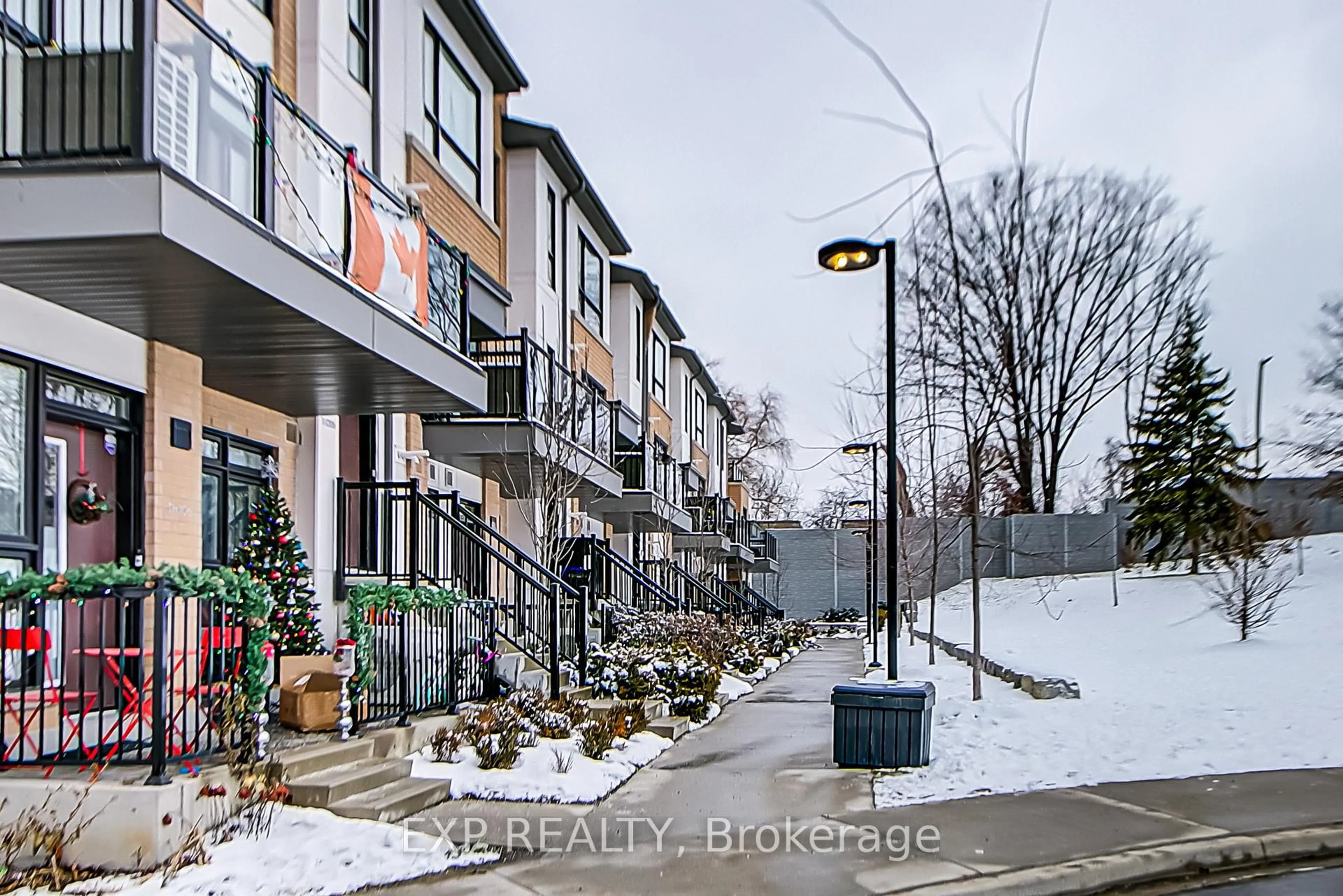 Patio, street for 90 Canon Jackson Dr #62, Toronto Ontario M6M 0C1