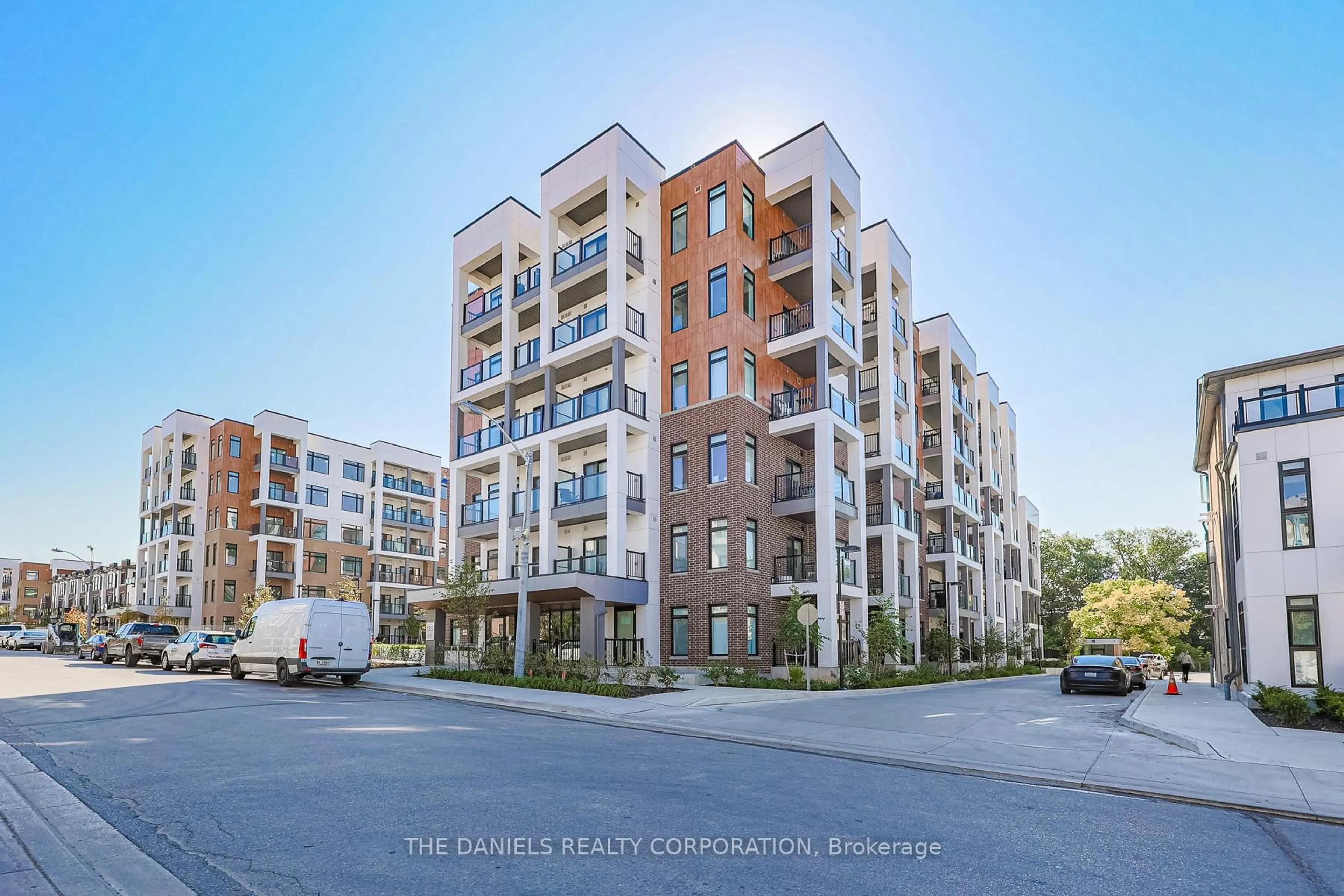 A pic from outside/outdoor area/front of a property/back of a property/a pic from drone, street for 135 Canon Jackson Dr #505, Toronto Ontario M6M 0C3