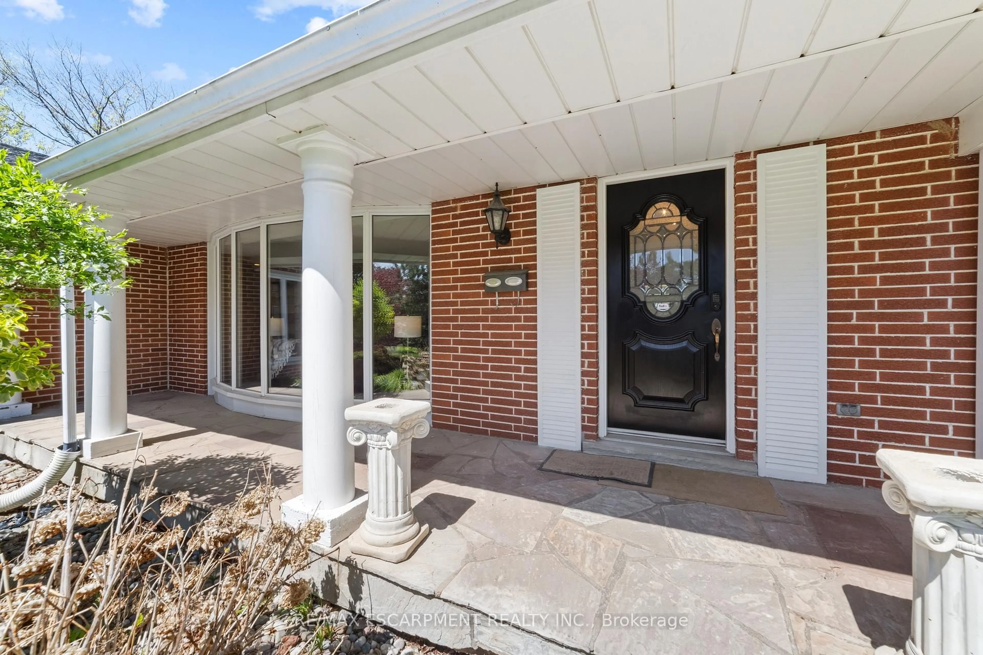 Home with brick exterior material, street for 1411 Beaufort Dr, Burlington Ontario L7P 4V8