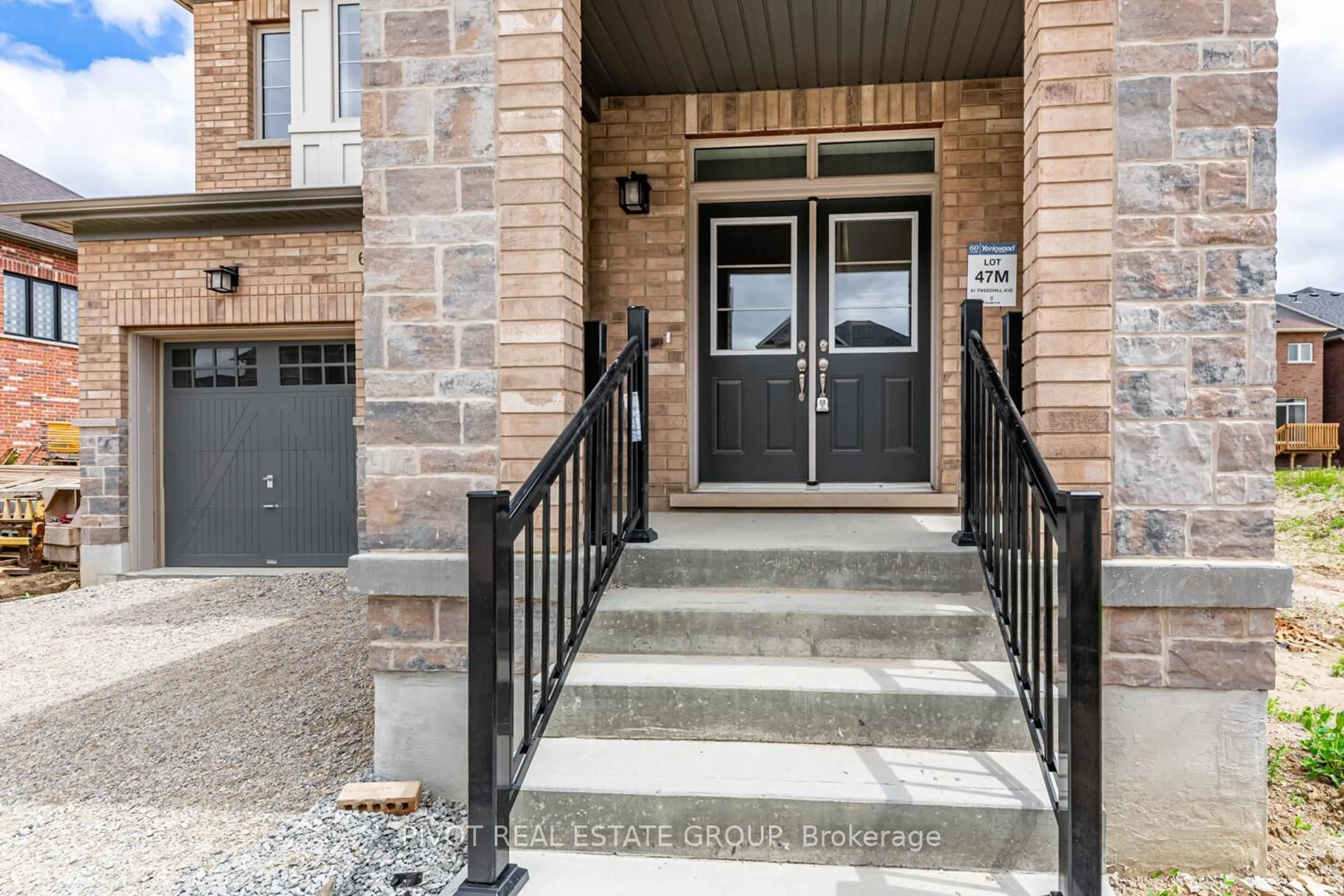 Indoor entryway for 61 Tweedhill Ave, Caledon Ontario L7C 4K2