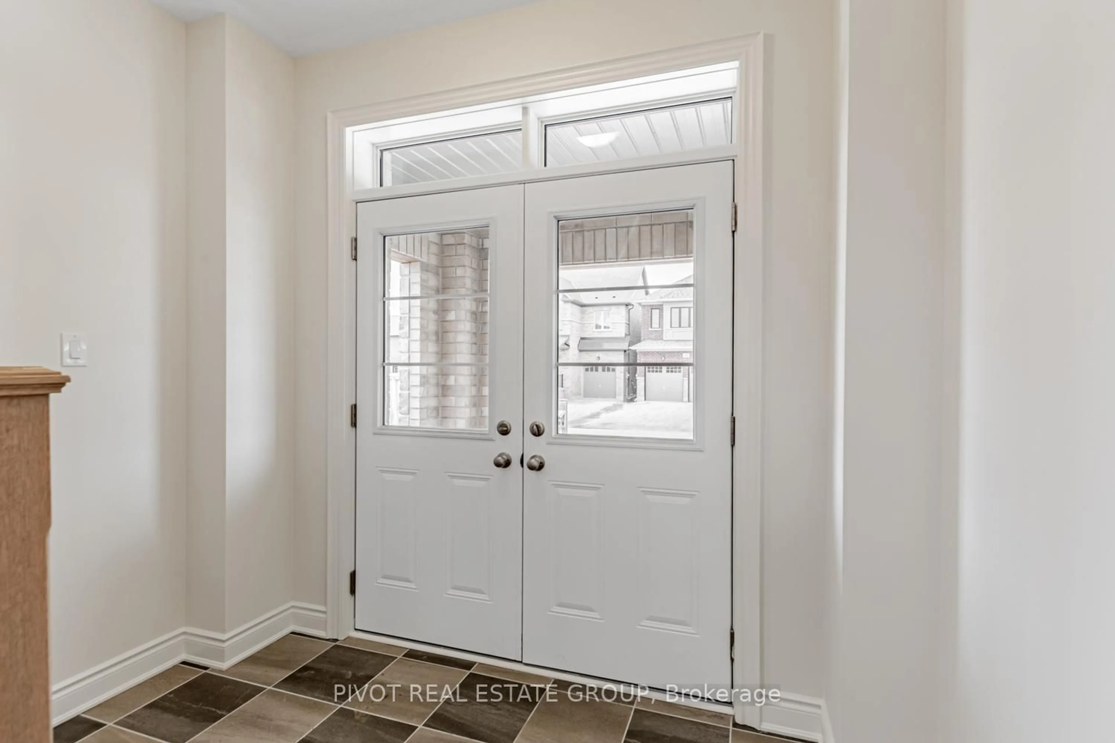 Indoor entryway for 61 Tweedhill Ave, Caledon Ontario L7C 4K2