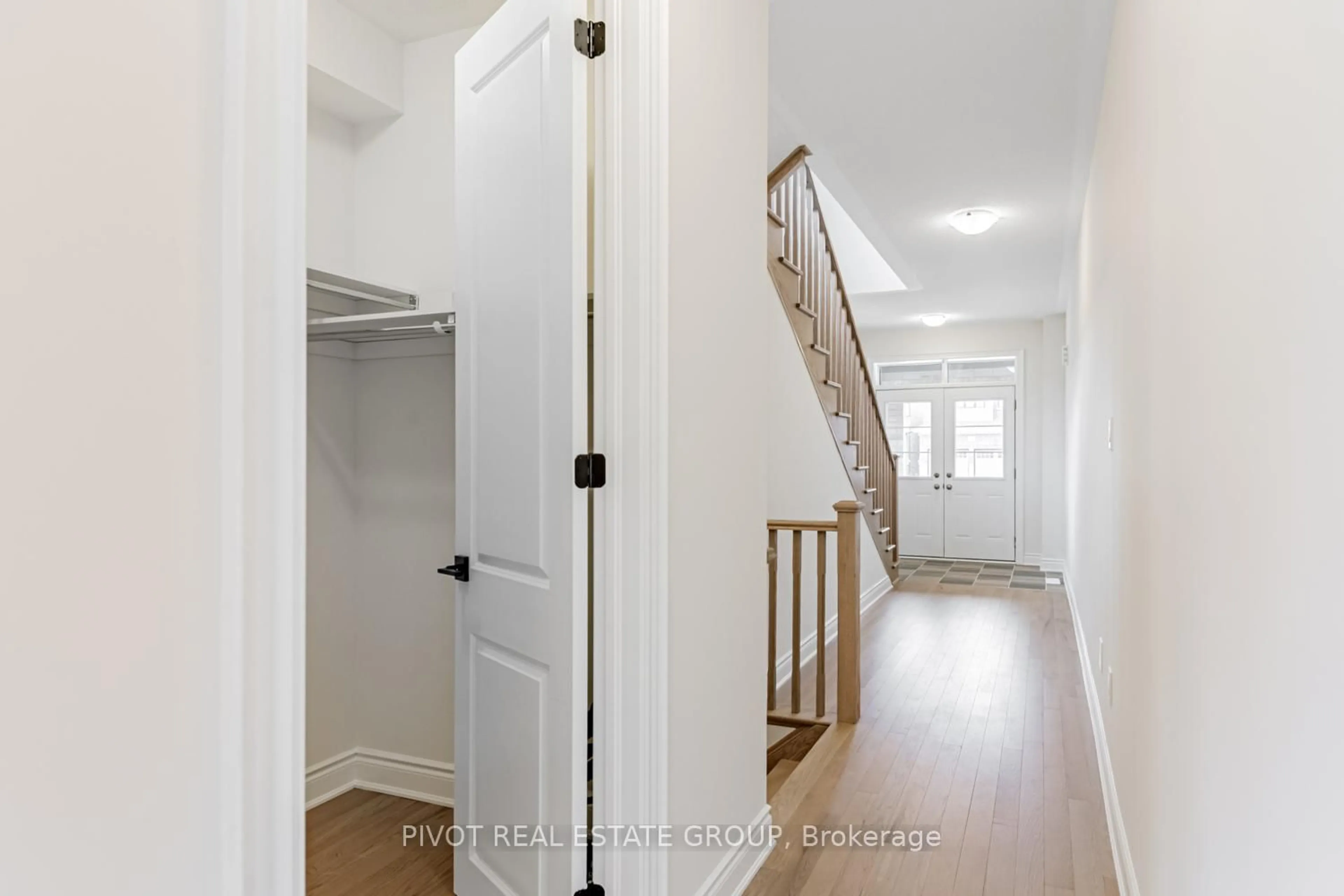Indoor entryway for 61 Tweedhill Ave, Caledon Ontario L7C 4K2