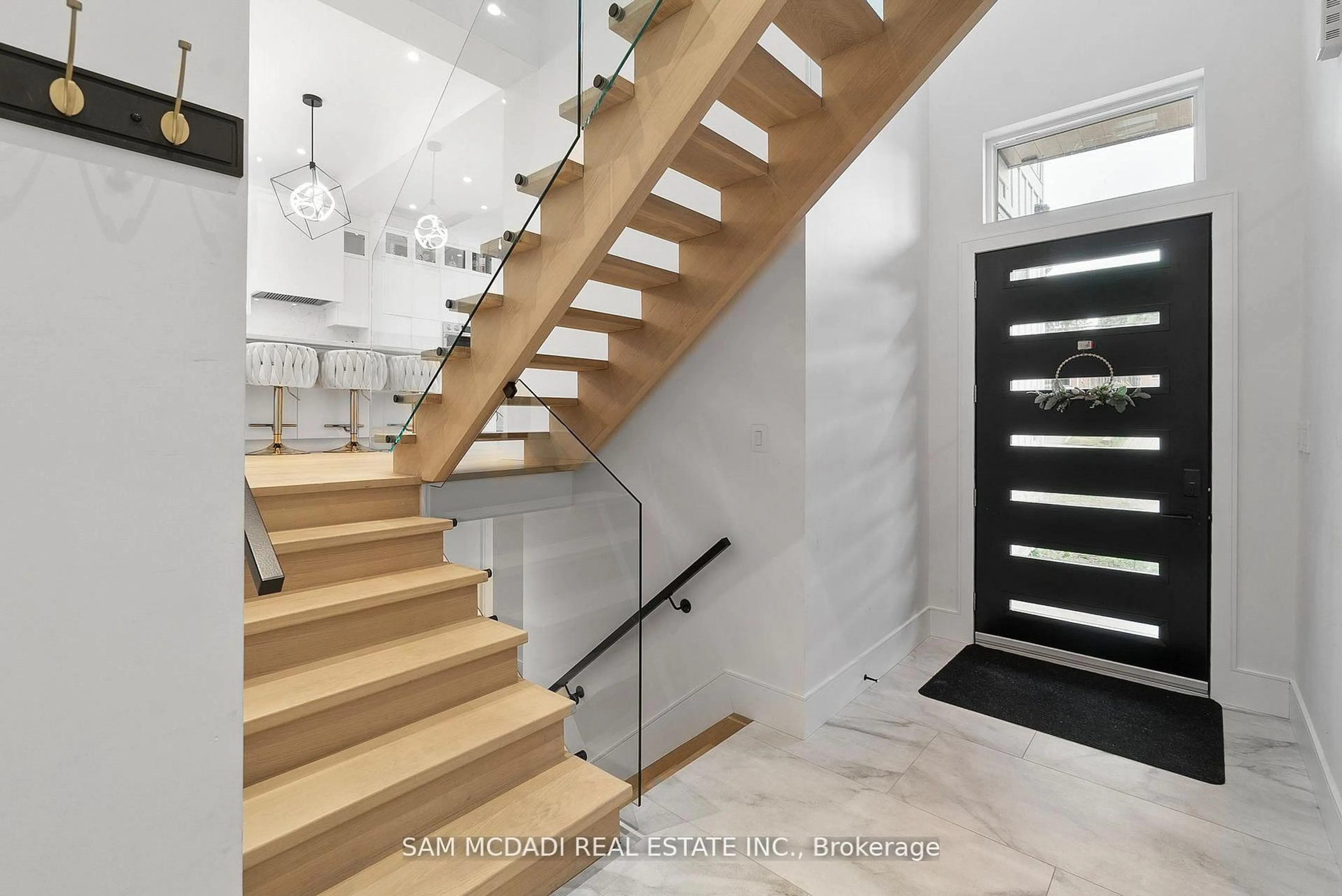 Stairs for 46 Cobblehill Rd, Halton Hills Ontario L7J 1N9