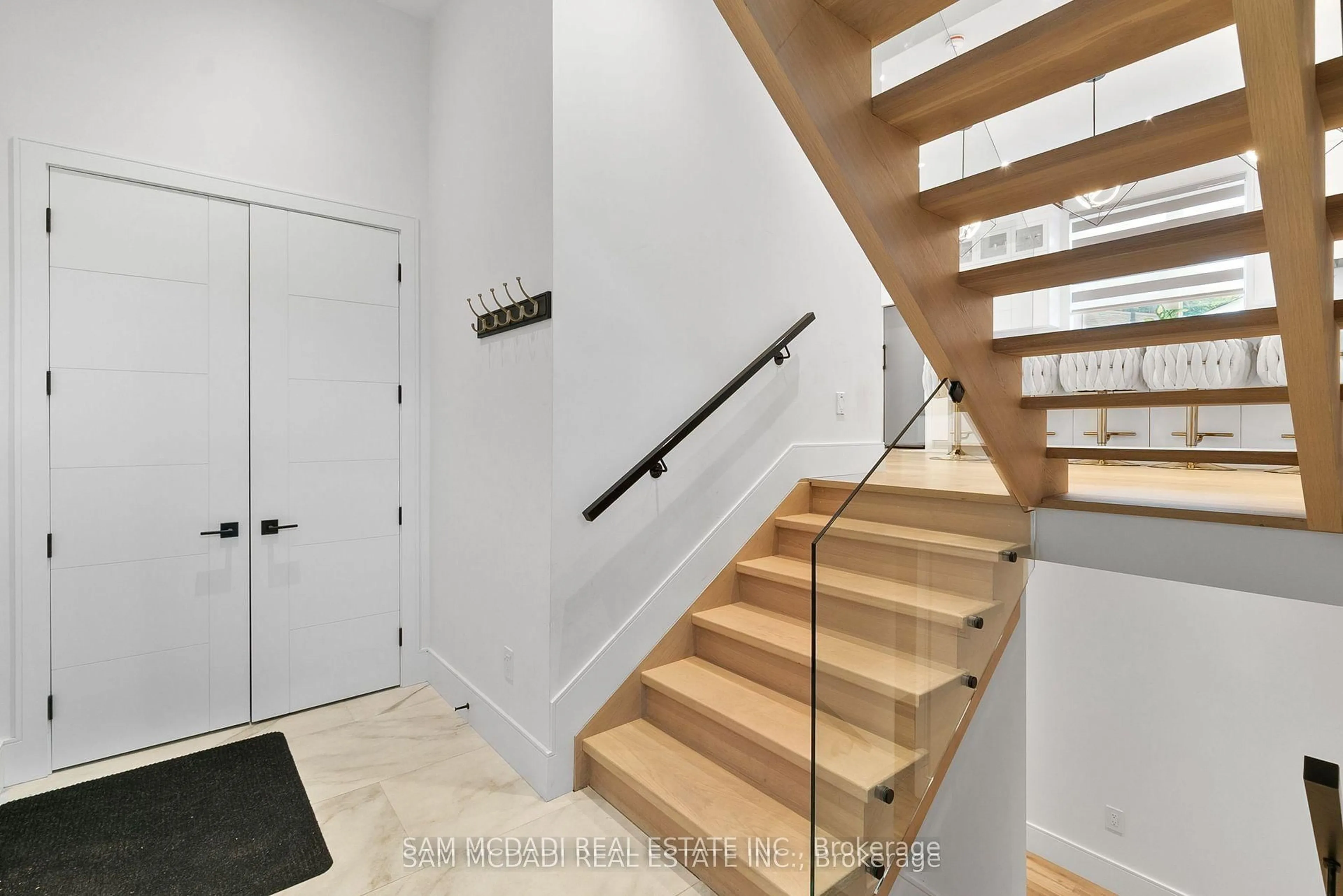 Stairs for 46 Cobblehill Rd, Halton Hills Ontario L7J 1N9