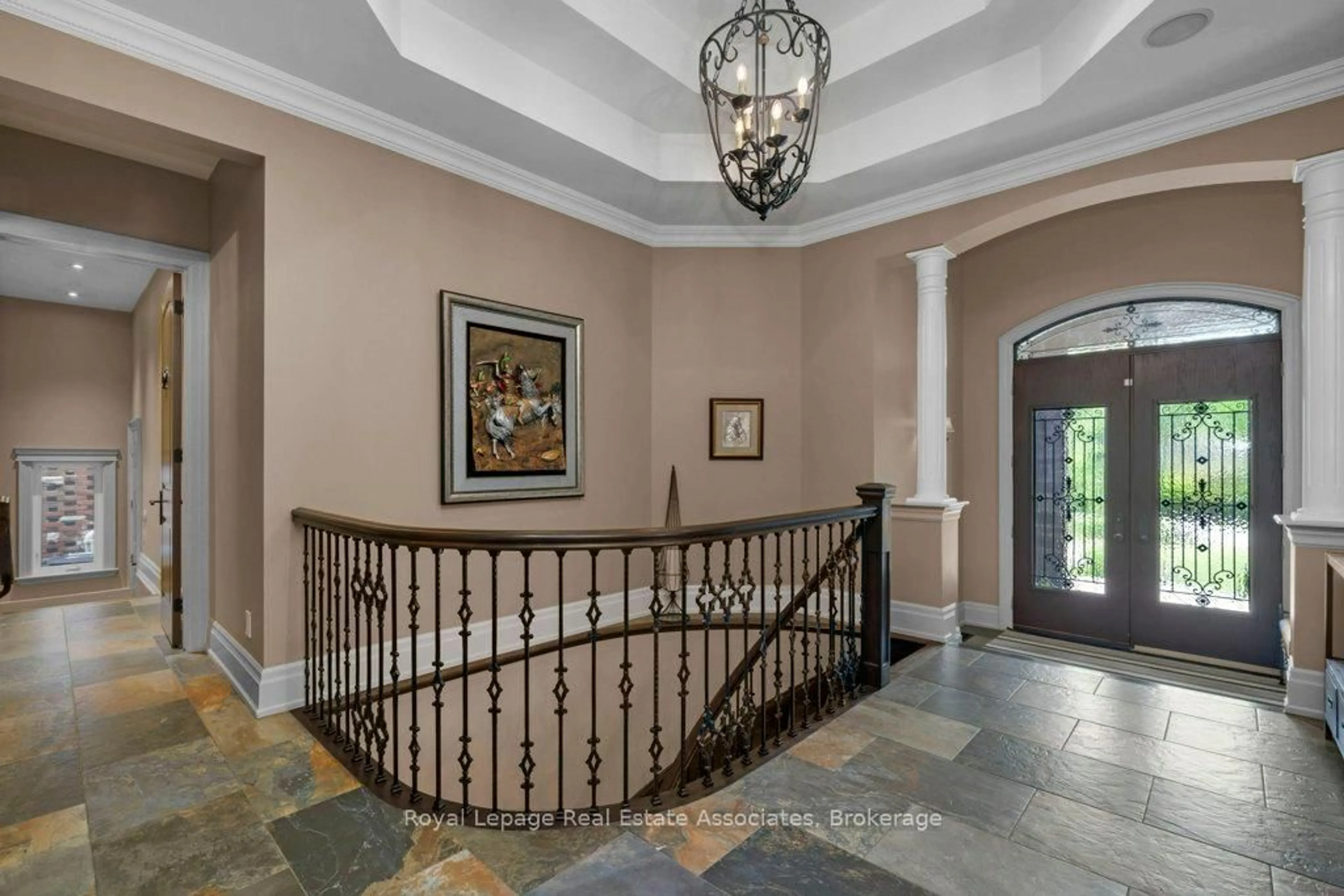 Indoor foyer for 46 Scott St, Brampton Ontario L6V 1S2