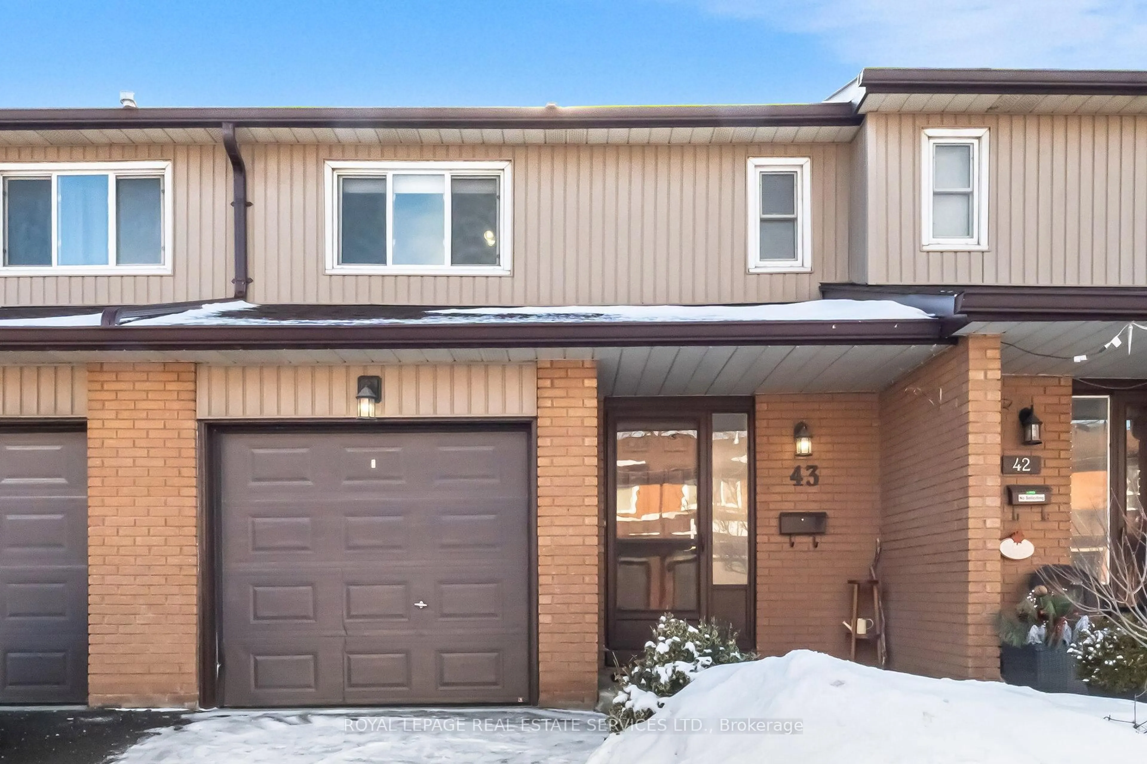 Home with brick exterior material, street for 725 Vermouth Ave #43, Mississauga Ontario L5A 3X5