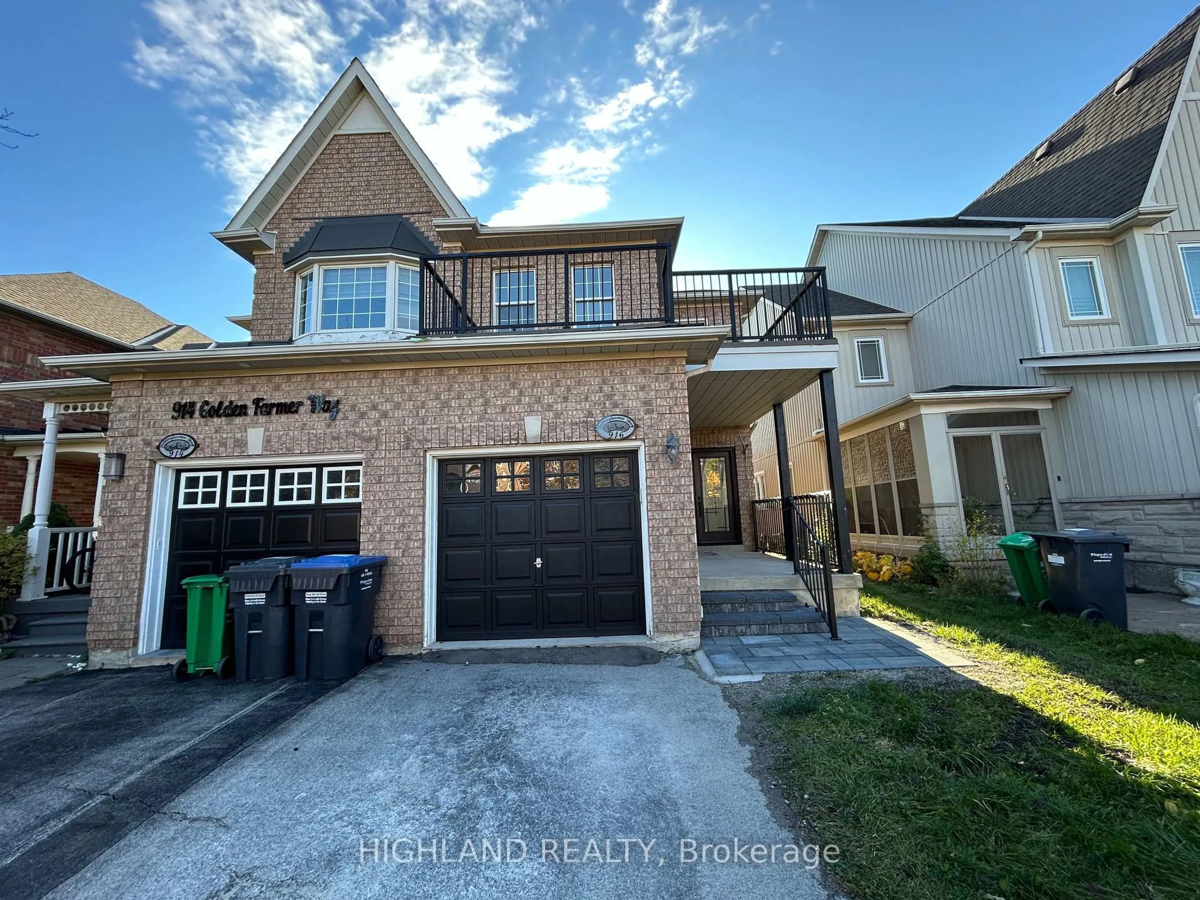 Home with brick exterior material, street for 916 Golden Farmer Way, Mississauga Ontario L5W 1B4