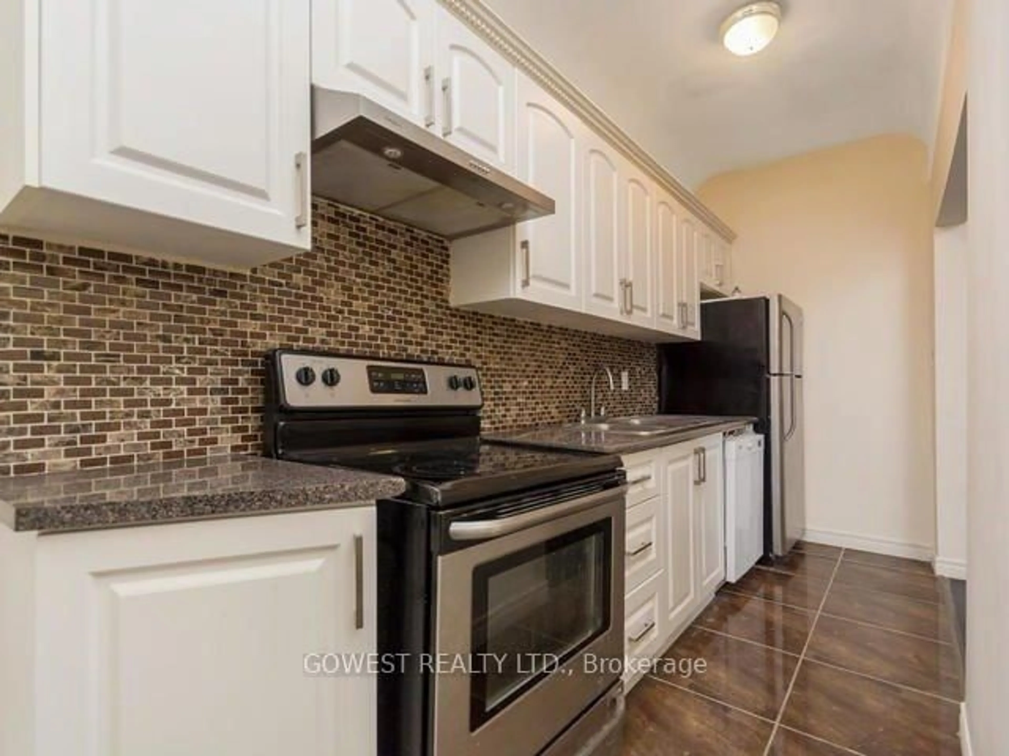 Standard kitchen, ceramic/tile floor for 2011 Dundas St, Toronto Ontario M6R 1W7