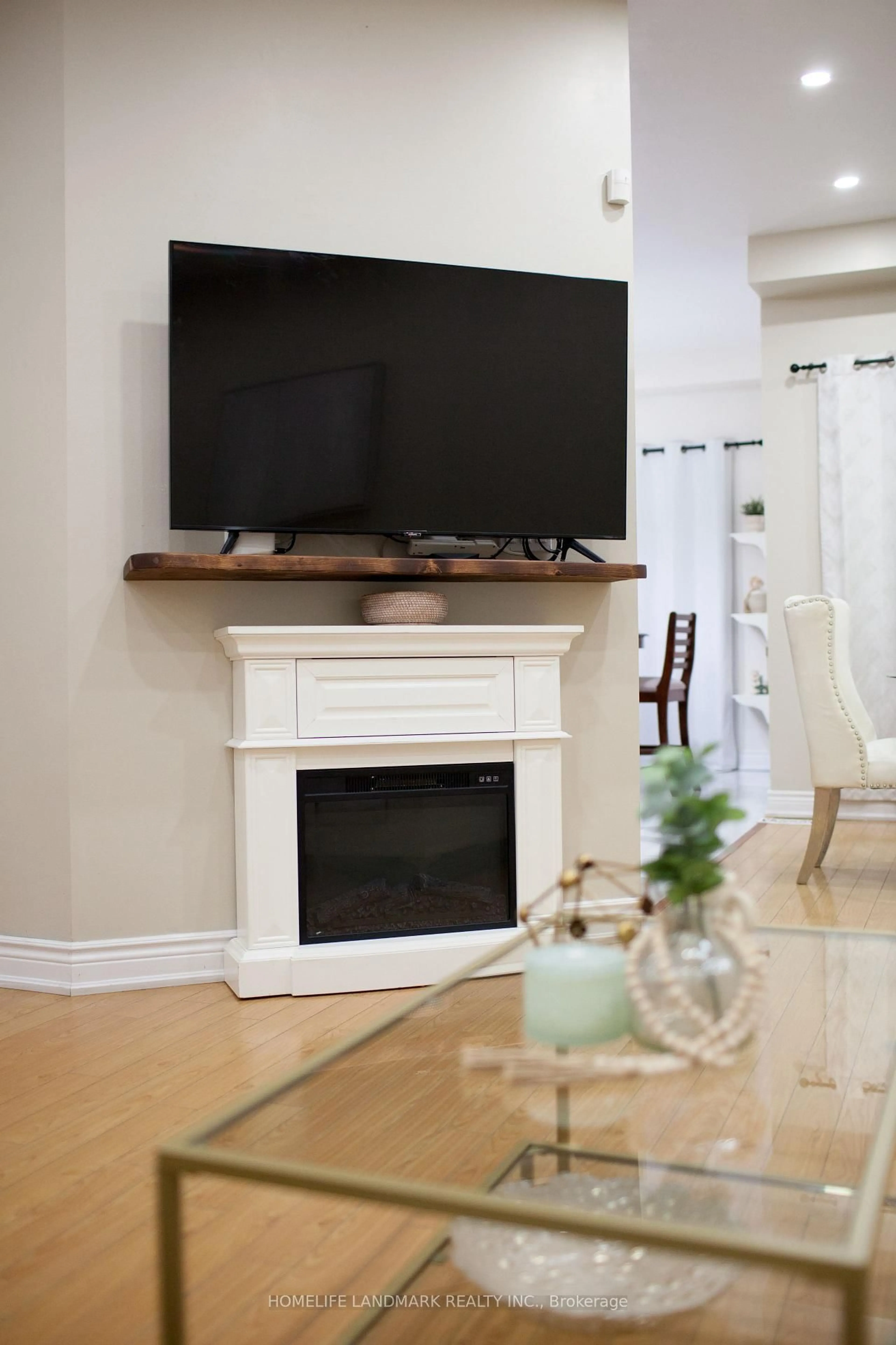 Living room with furniture, wood/laminate floor for 24 Cherryplum Way, Brampton Ontario L6S 6J4