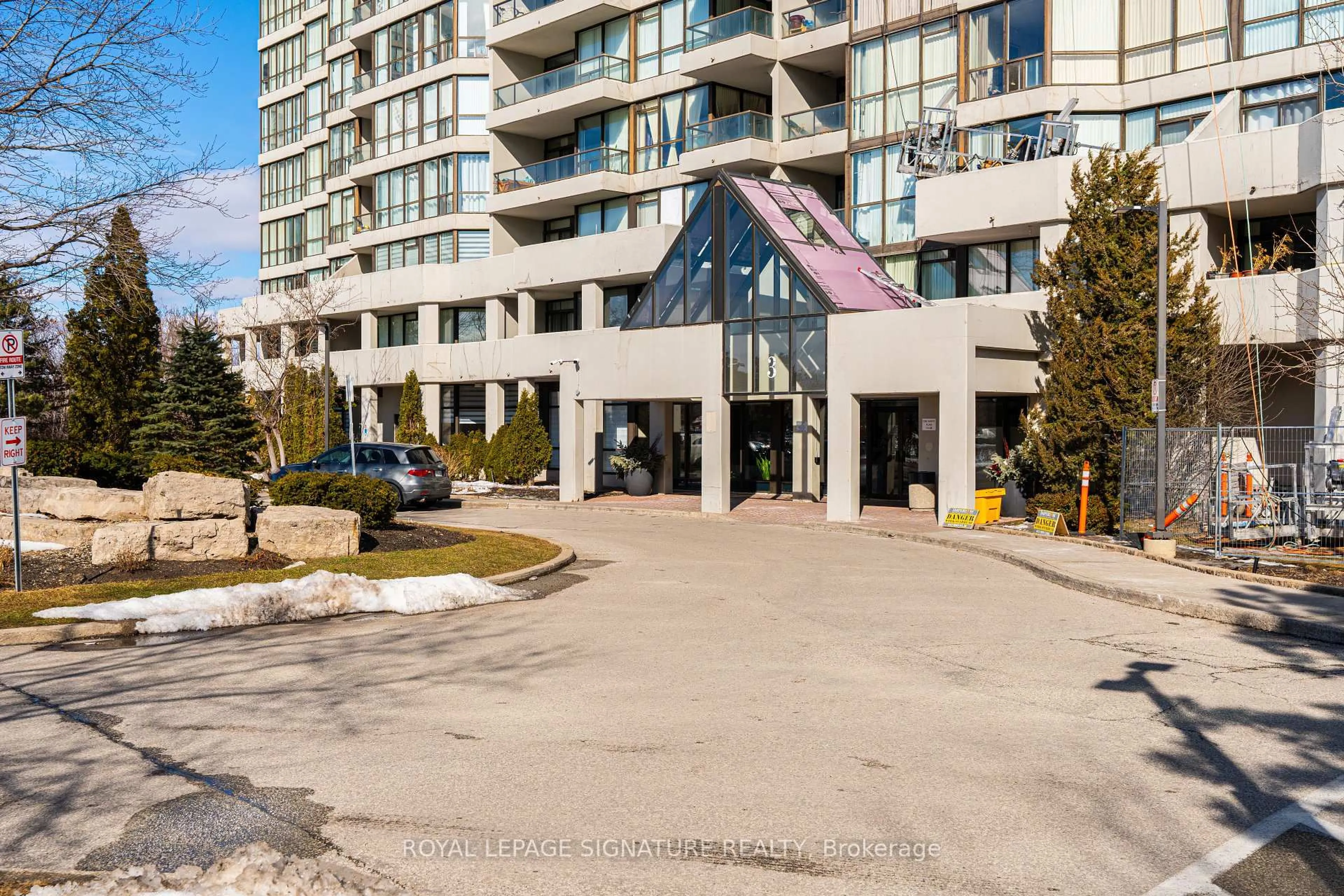 Indoor foyer for 3 Rowntree Rd #1906, Toronto Ontario M9V 5G8