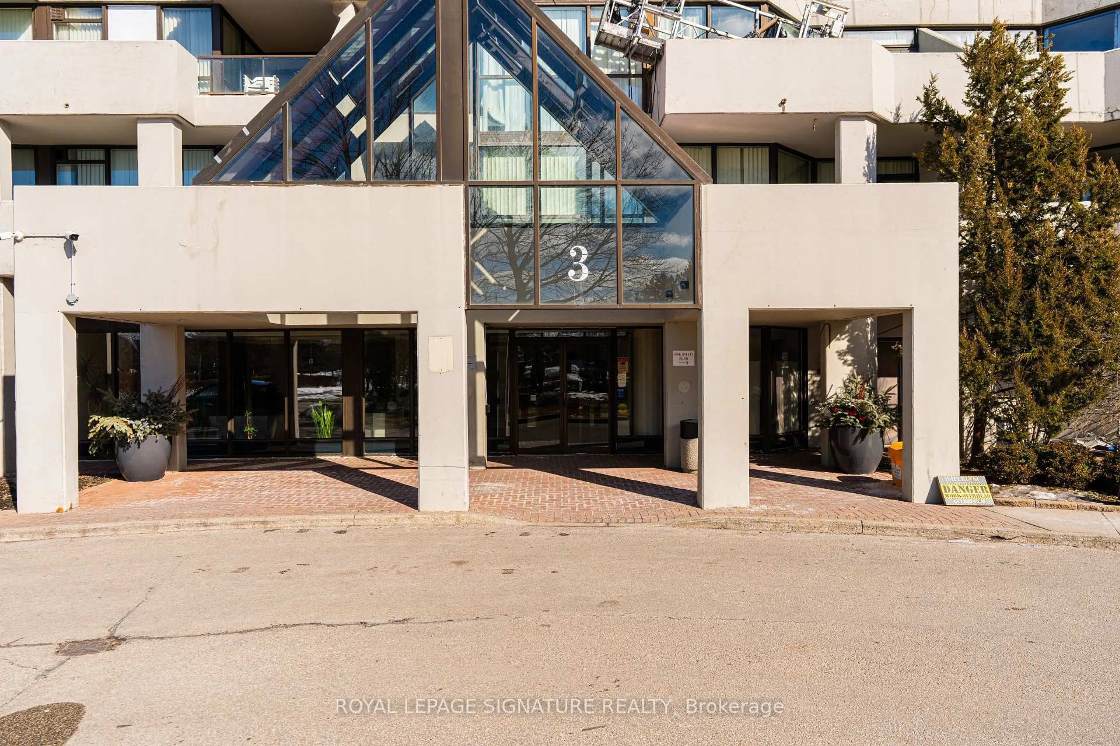 Indoor foyer for 3 Rowntree Rd #1906, Toronto Ontario M9V 5G8