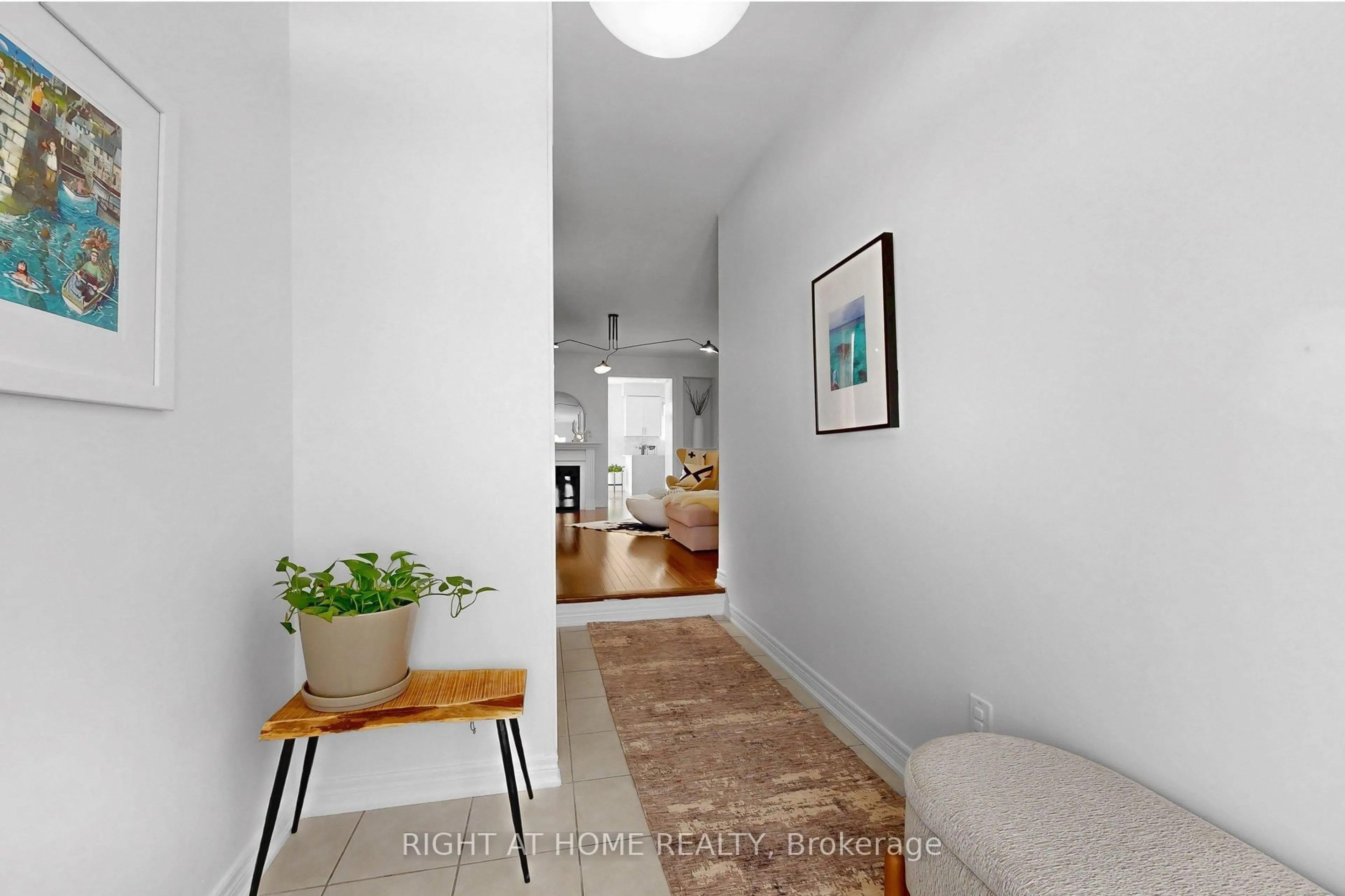 Indoor entryway for 5609 Fudge Terr, Mississauga Ontario L5M 0N2