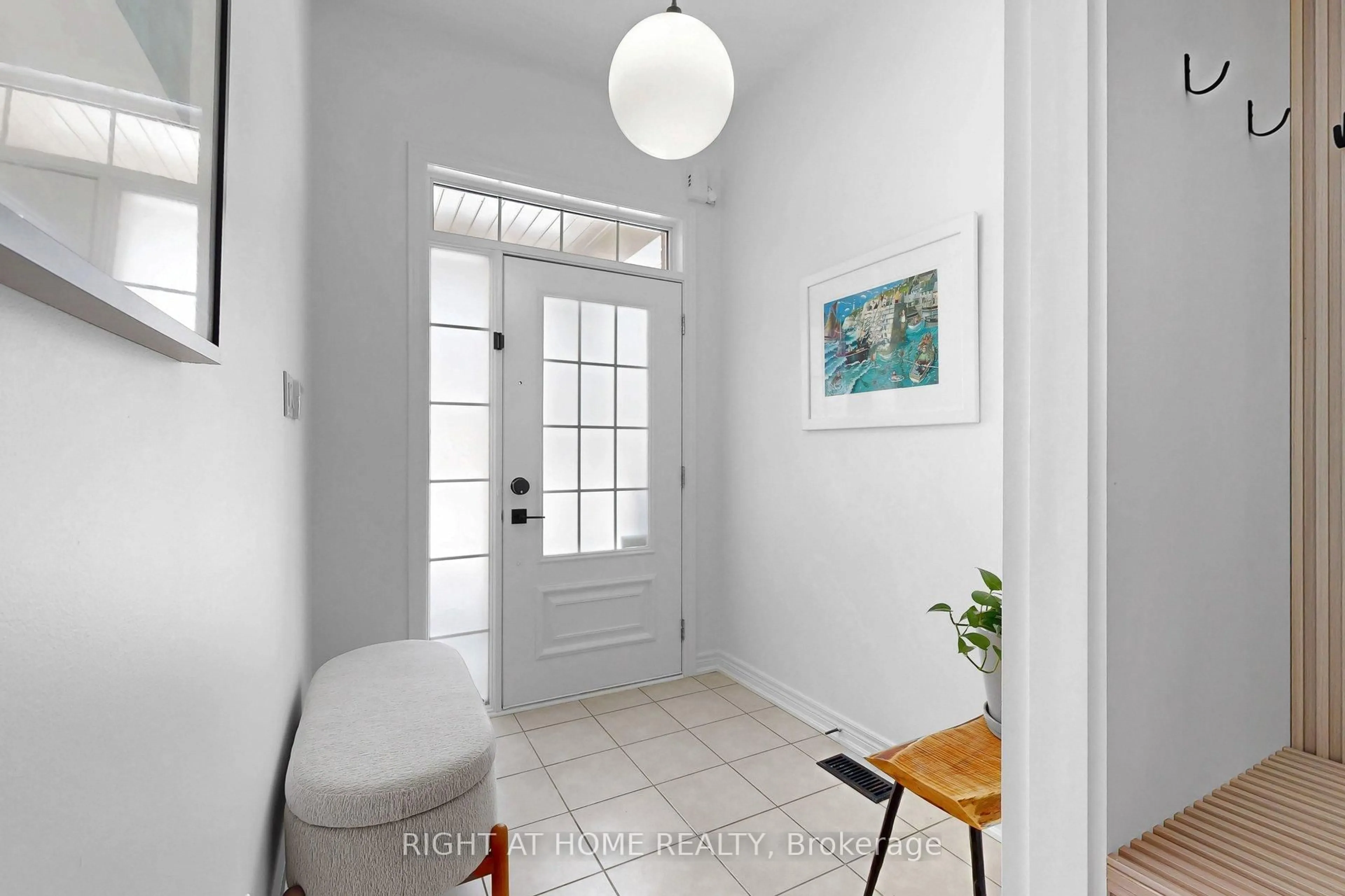 Indoor entryway for 5609 Fudge Terr, Mississauga Ontario L5M 0N2