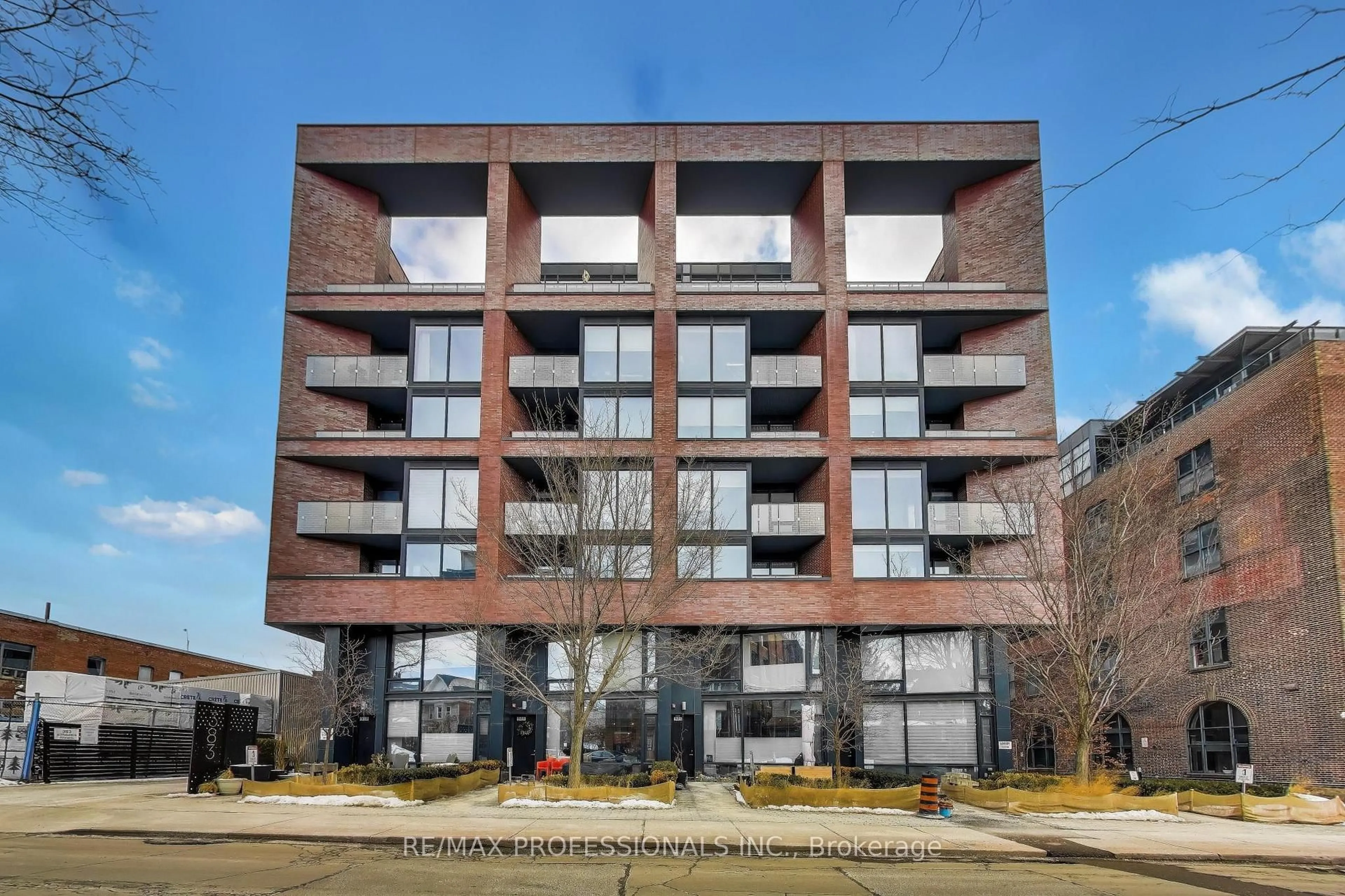 Home with brick exterior material, building for 383 Sorauren Ave #414, Toronto Ontario M6R 0A4
