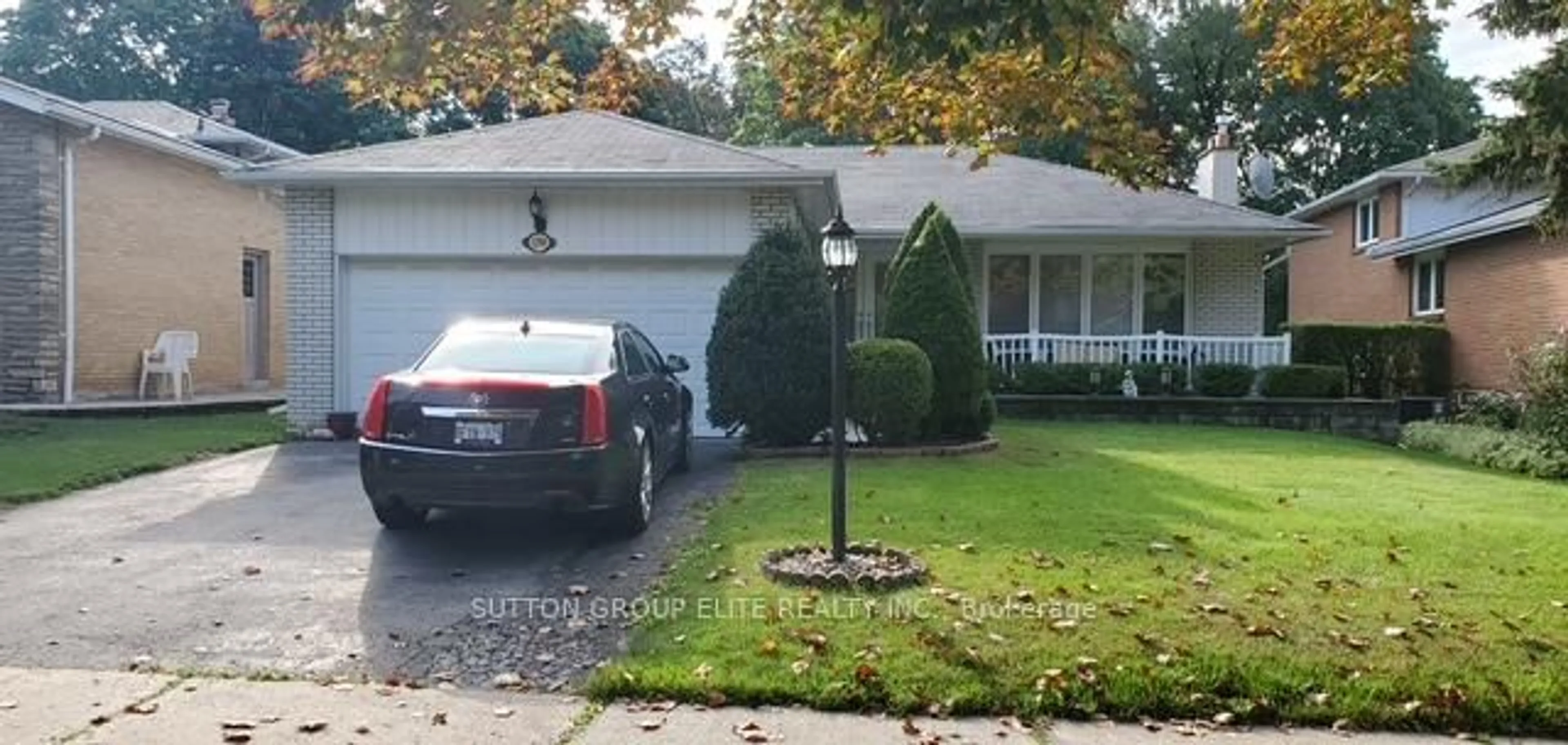 Home with vinyl exterior material, street for 1290 Winding Tr, Mississauga Ontario L4Y 2T7