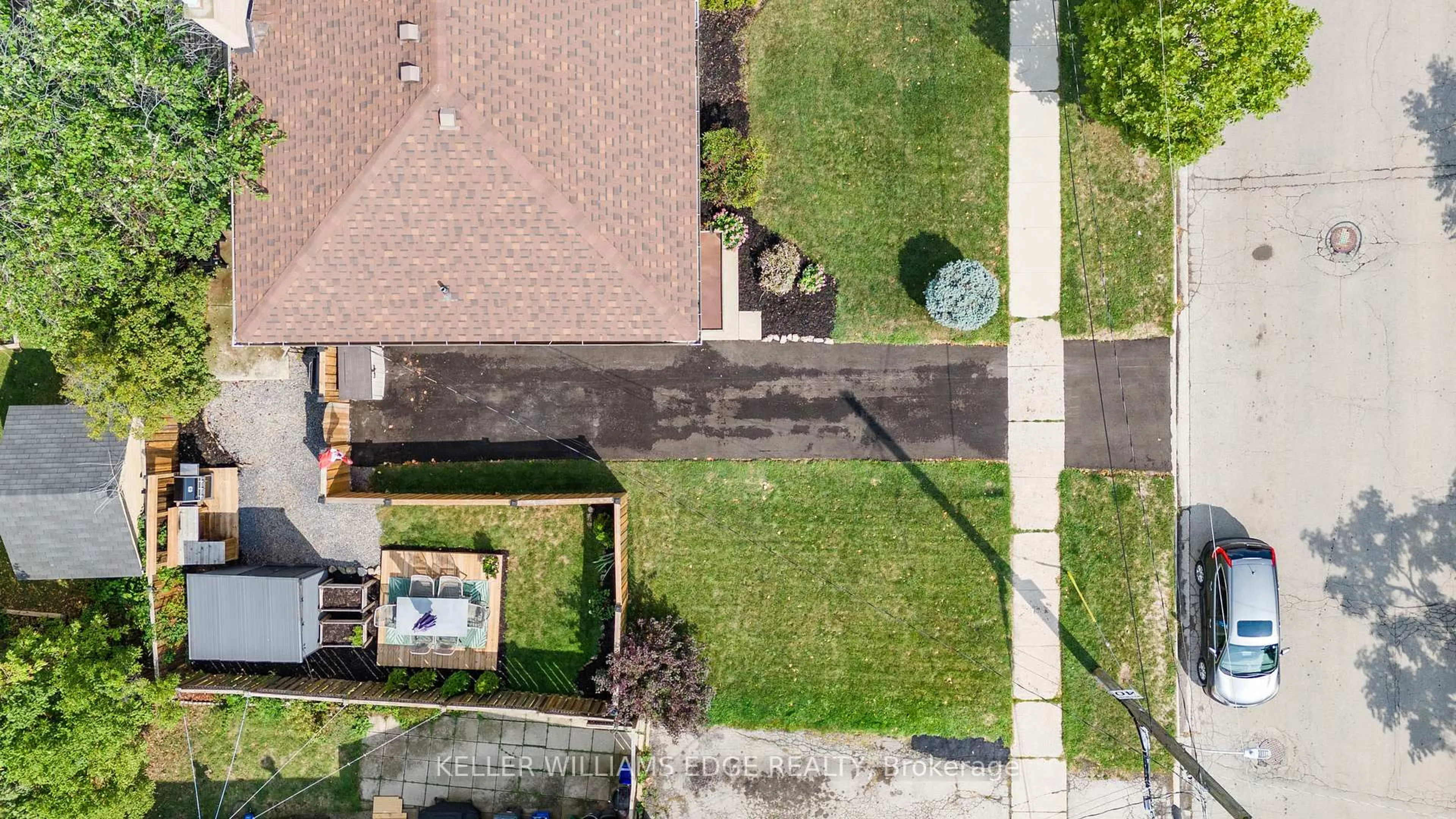 A pic from outside/outdoor area/front of a property/back of a property/a pic from drone, street for 4527 Bennett Rd, Burlington Ontario L7L 1Y5