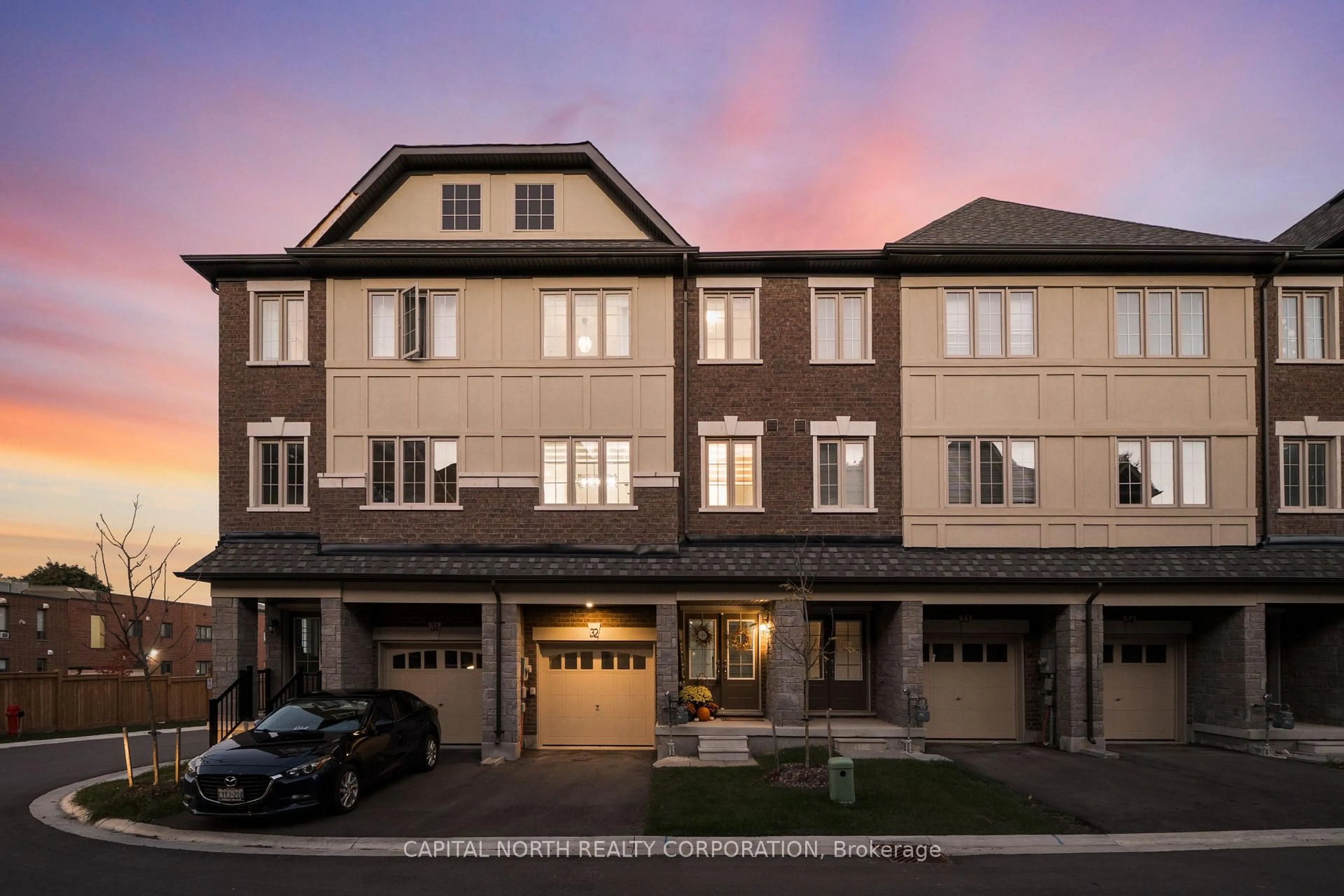 A pic from outside/outdoor area/front of a property/back of a property/a pic from drone, unknown for 68 First St #32, Orangeville Ontario L9W 2E4