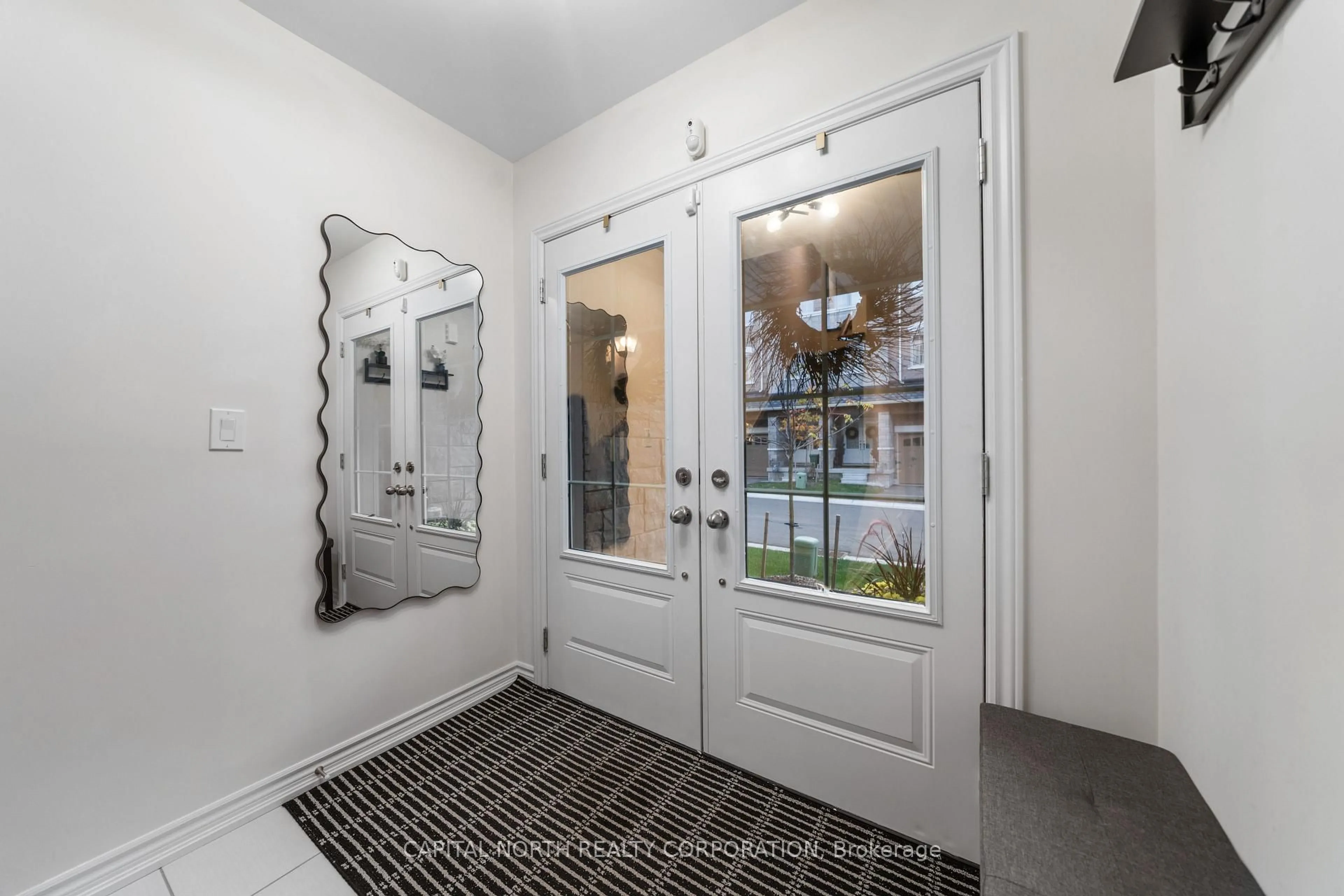 Indoor entryway for 68 First St #32, Orangeville Ontario L9W 2E4