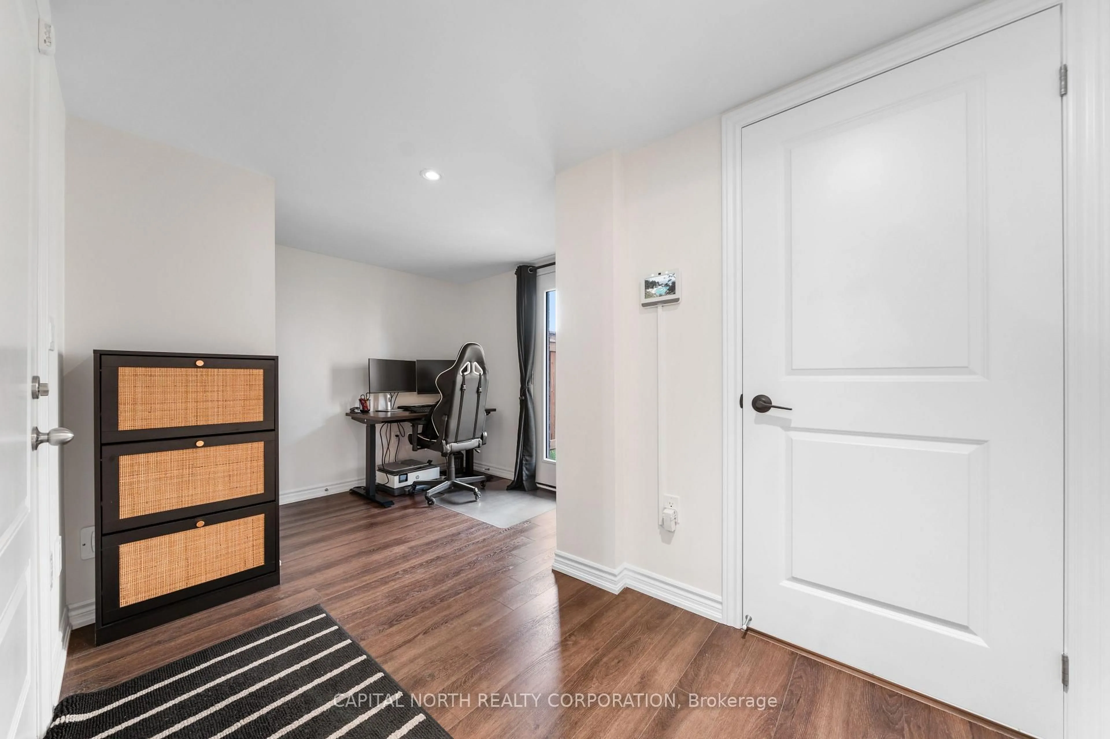 Indoor entryway for 68 First St #32, Orangeville Ontario L9W 2E4