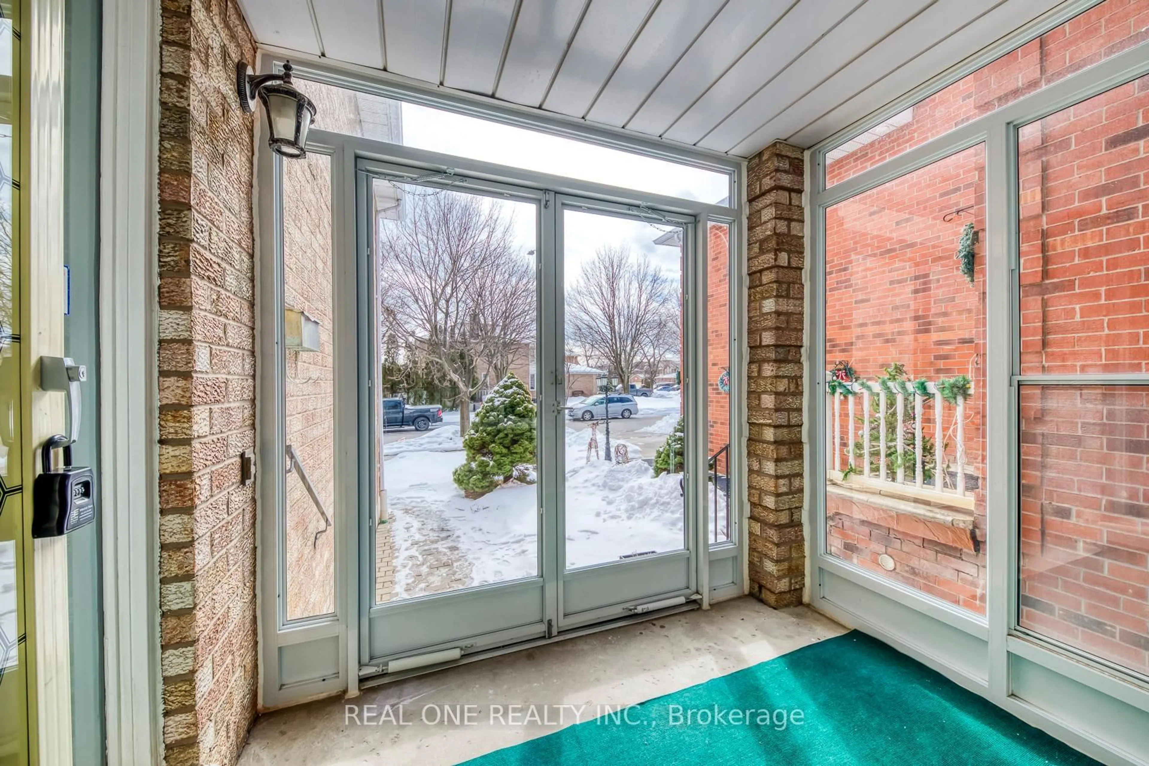 Indoor entryway for 3582 Italia Cres, Mississauga Ontario L5B 3T5