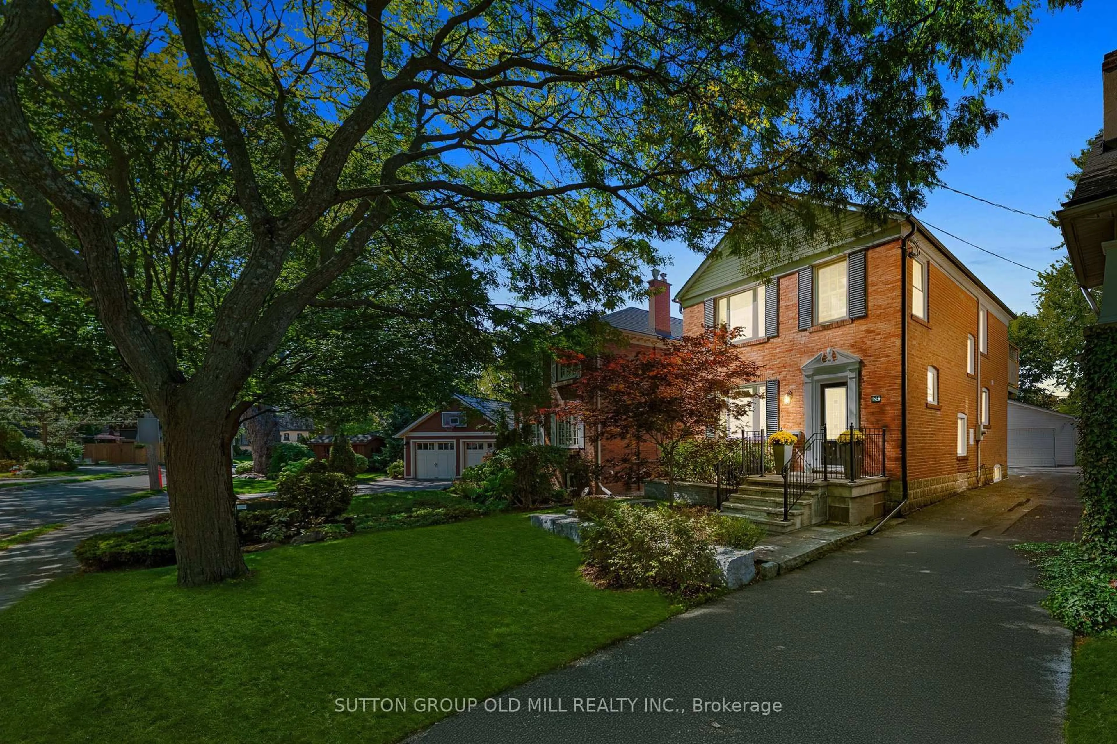 A pic from outside/outdoor area/front of a property/back of a property/a pic from drone, street for 24 Dartmouth Cres, Toronto Ontario M8V 1X1