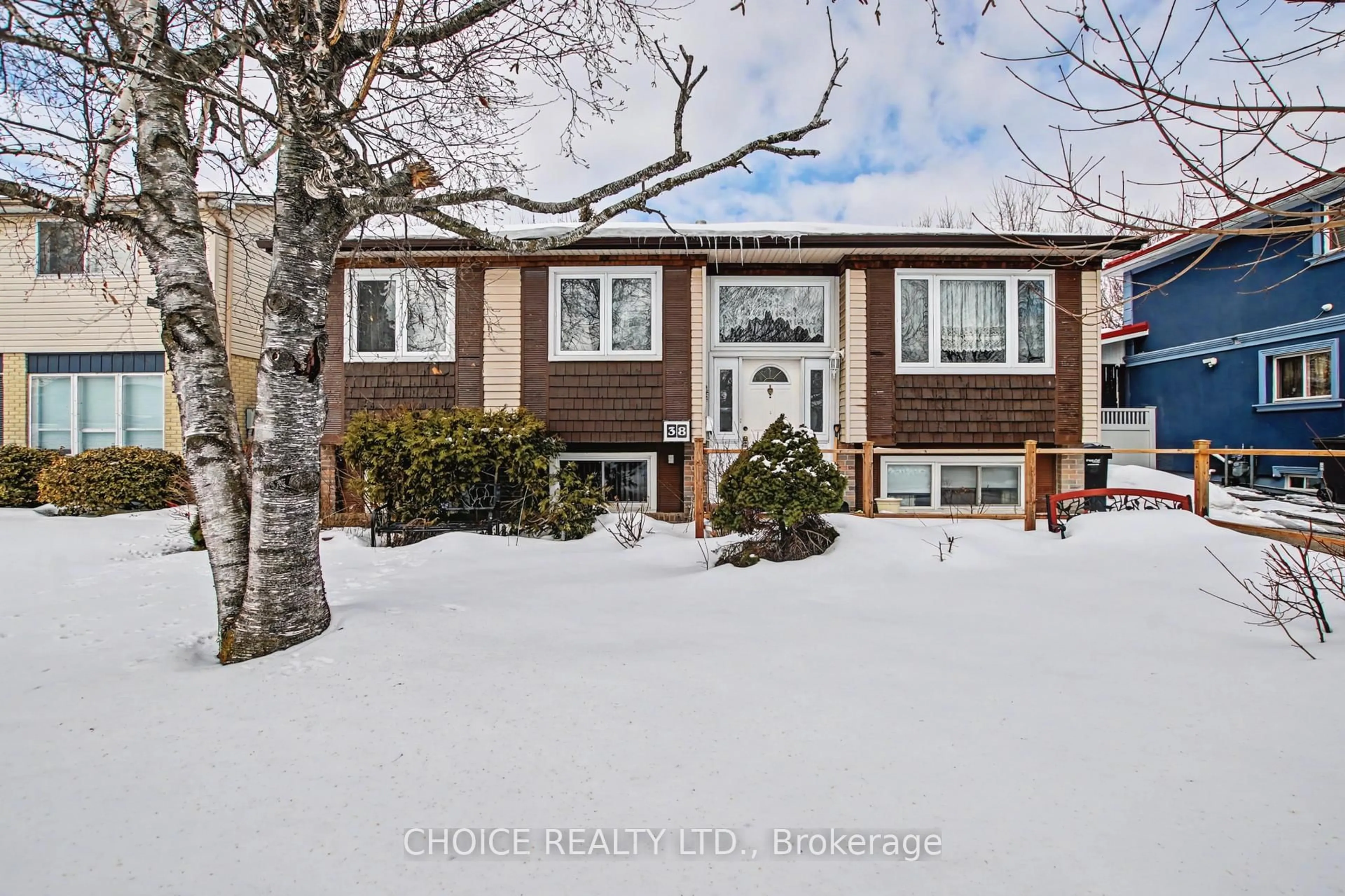 A pic from outside/outdoor area/front of a property/back of a property/a pic from drone, street for 38 Herkley Dr, Brampton Ontario L6V 2E8