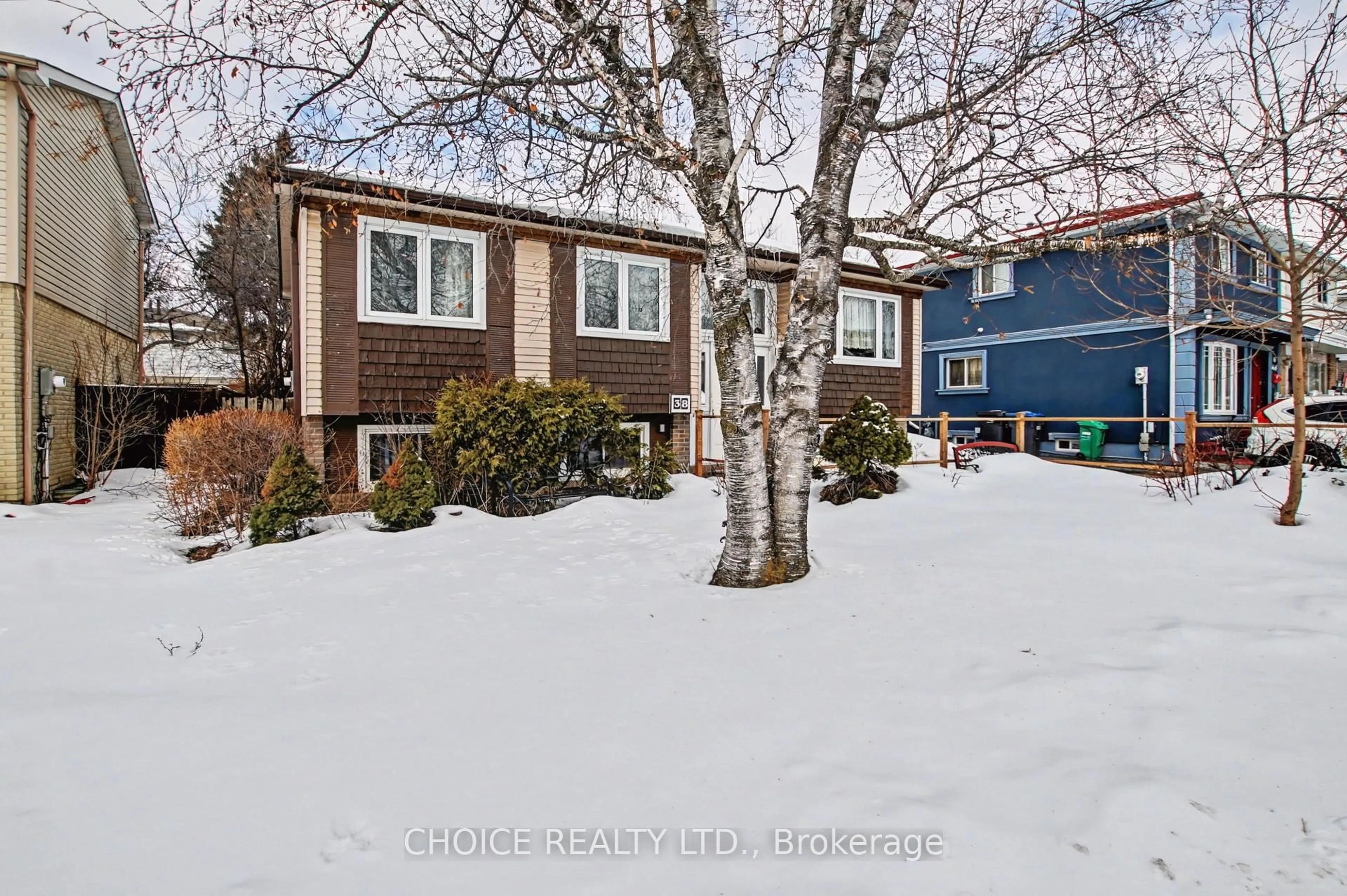 A pic from outside/outdoor area/front of a property/back of a property/a pic from drone, street for 38 Herkley Dr, Brampton Ontario L6V 2E8