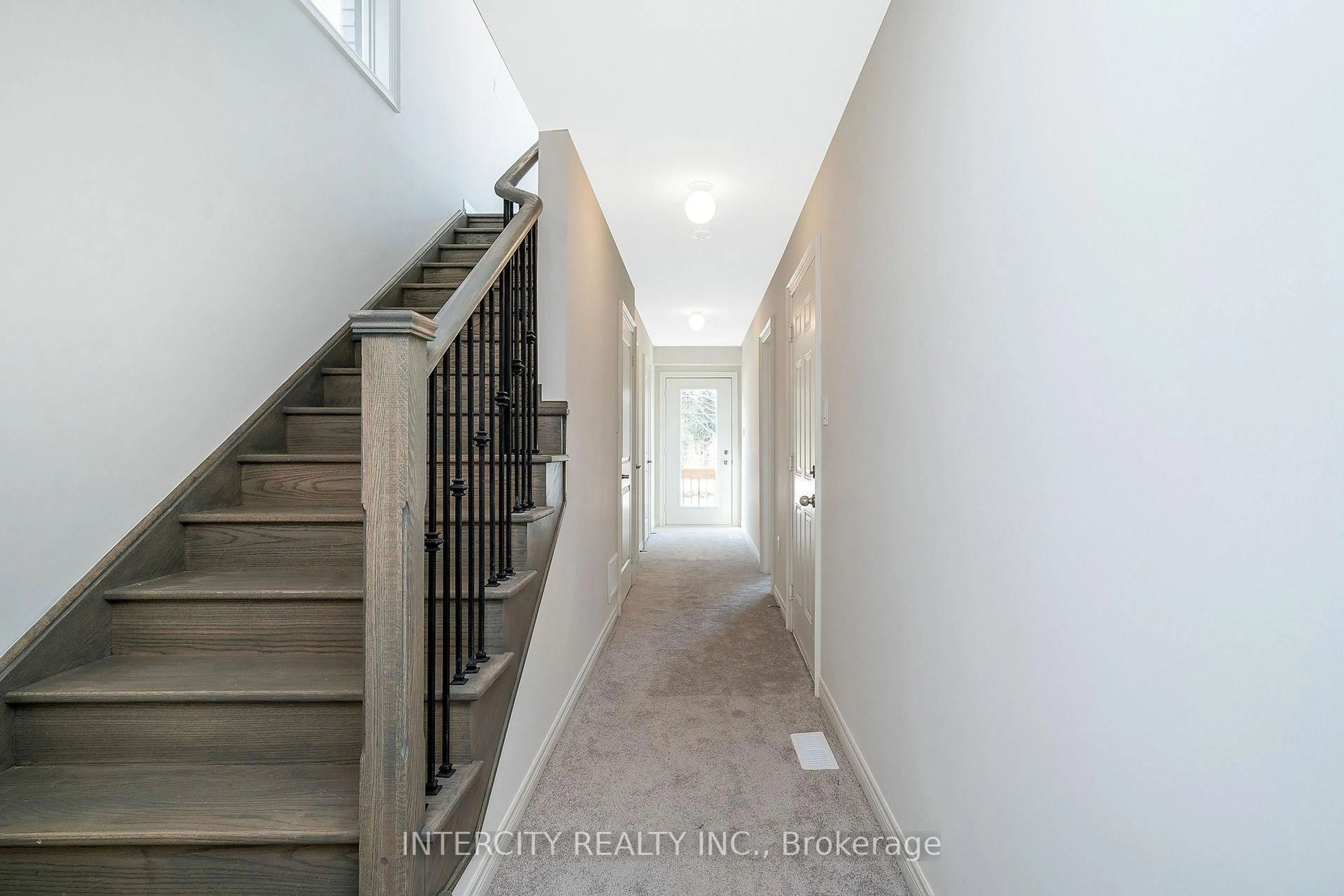 Indoor entryway for 12 Queenpost Dr, Brampton Ontario L6Y 6L2
