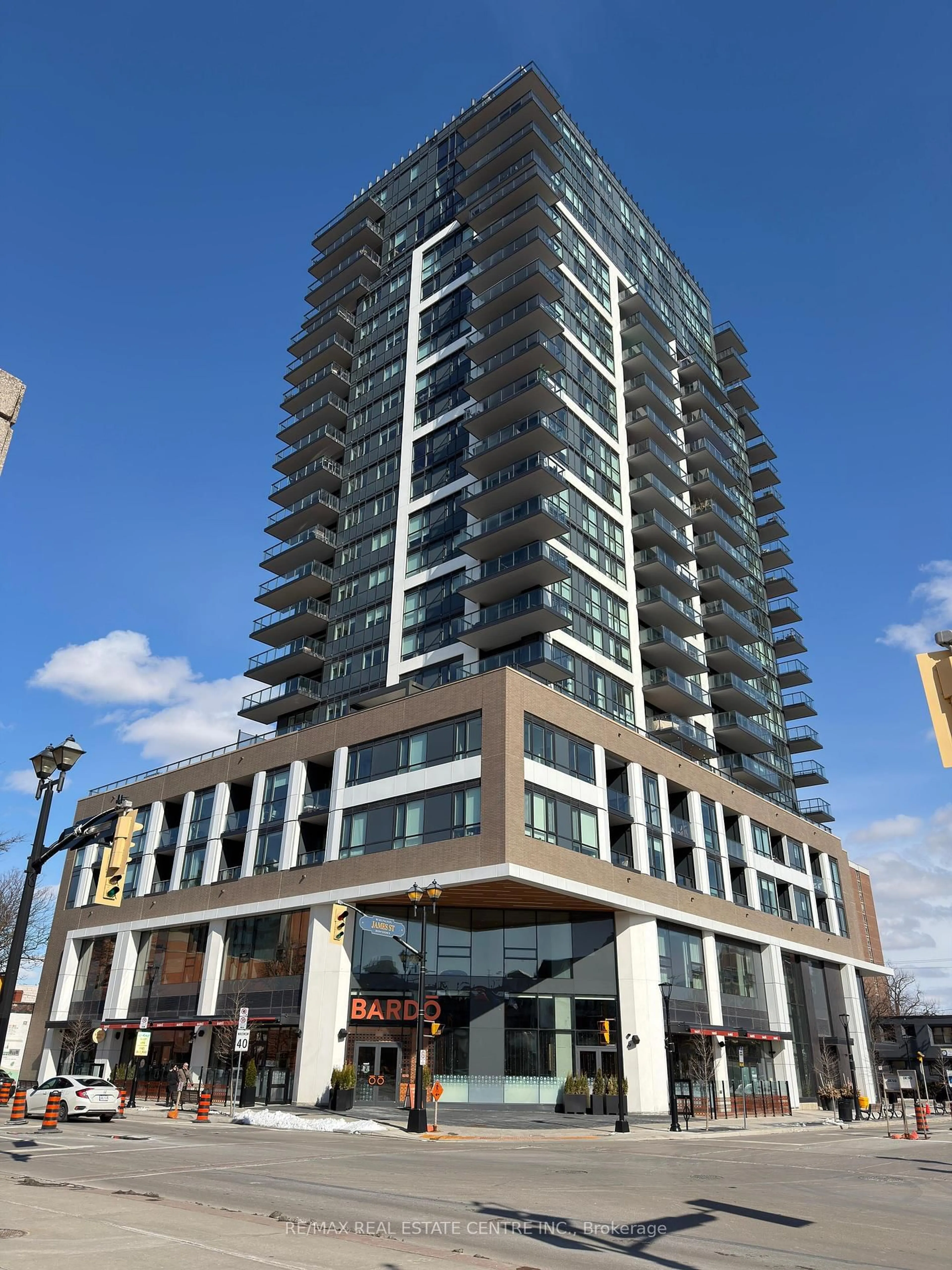 Indoor foyer for 2007 James St #414, Burlington Ontario L7R 0G7
