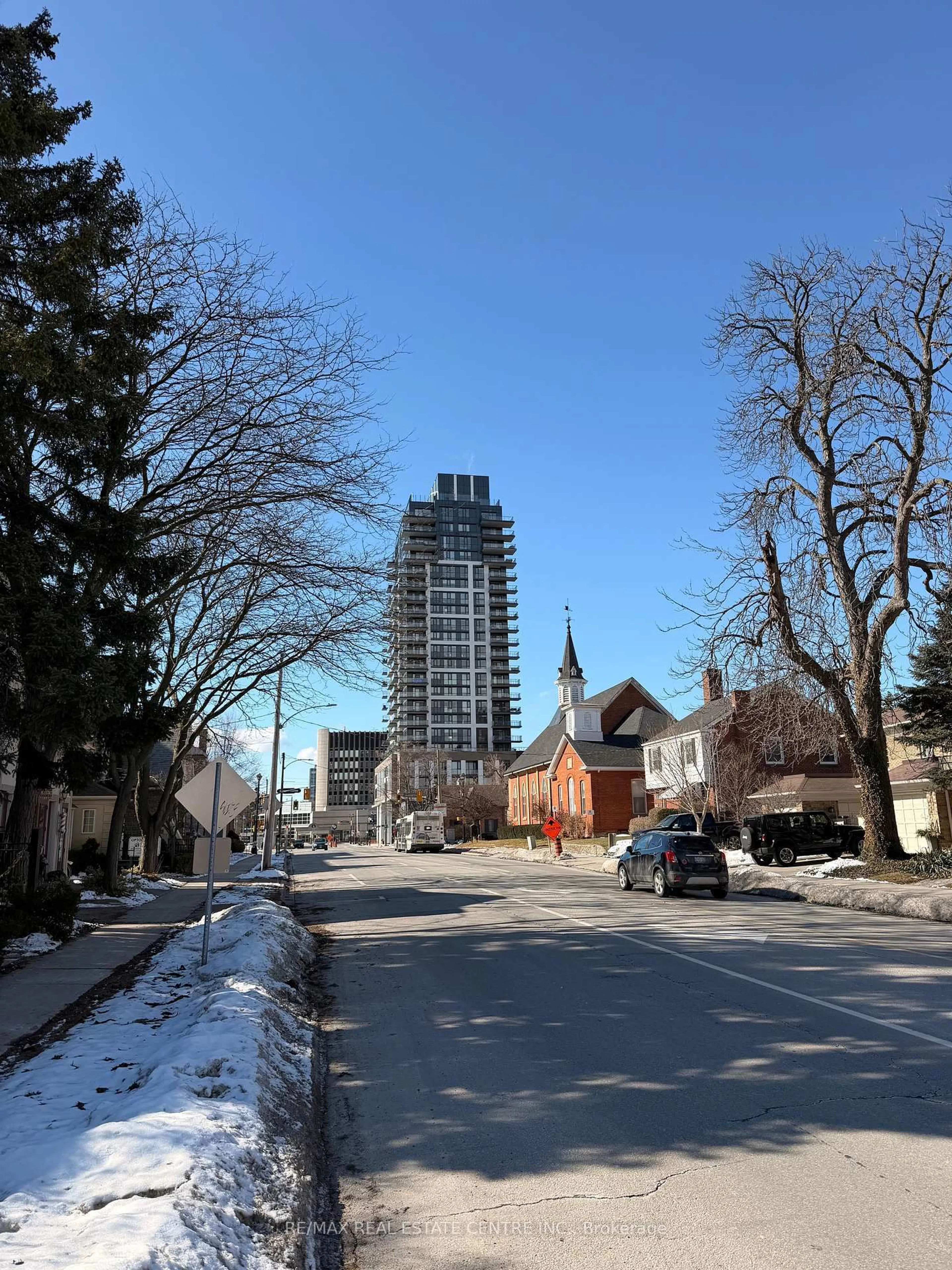 Blurry image for 2007 James St #414, Burlington Ontario L7R 0G7