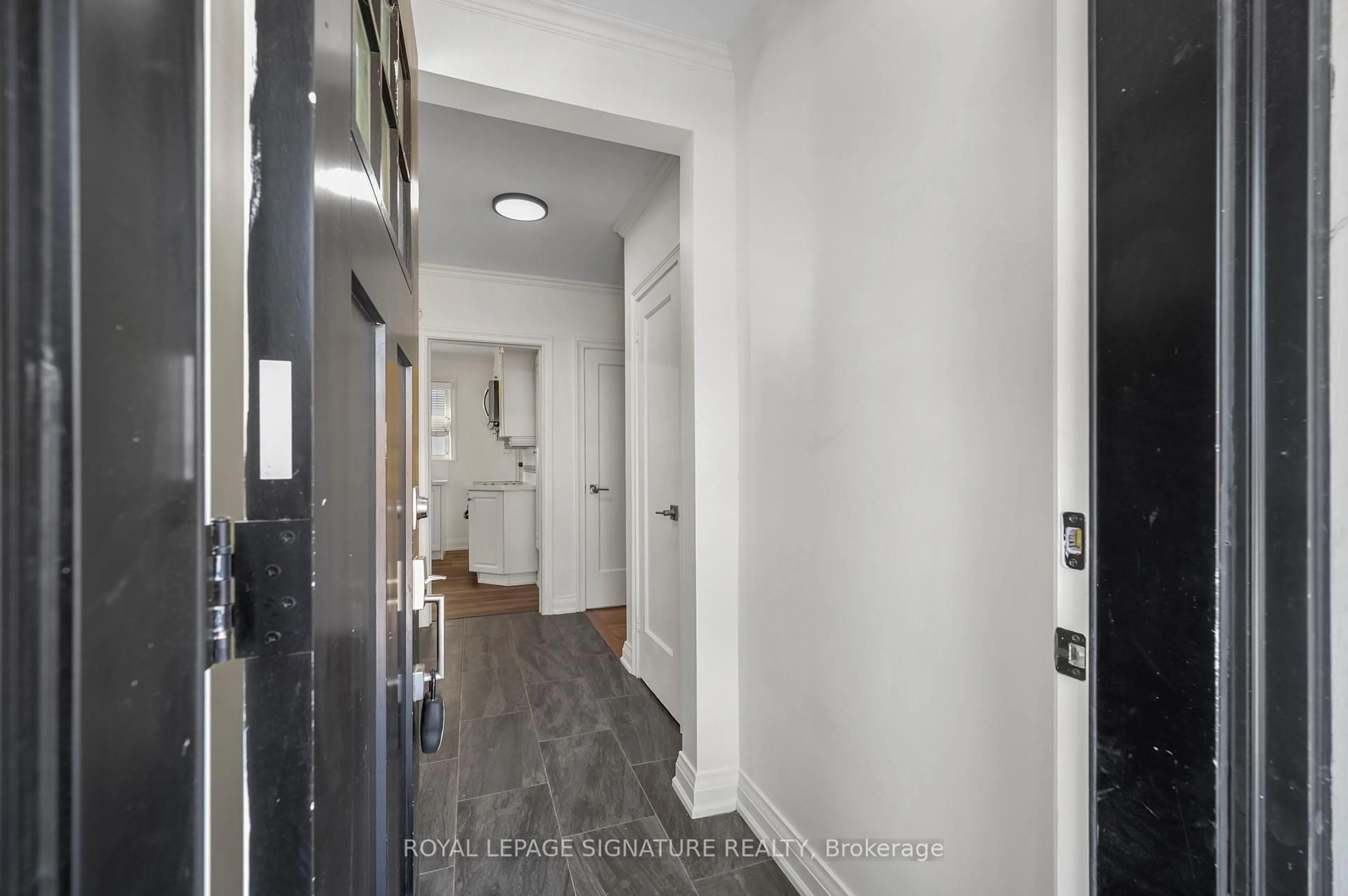 Indoor entryway for 28 Eagle Rd, Toronto Ontario M8Z 4H5